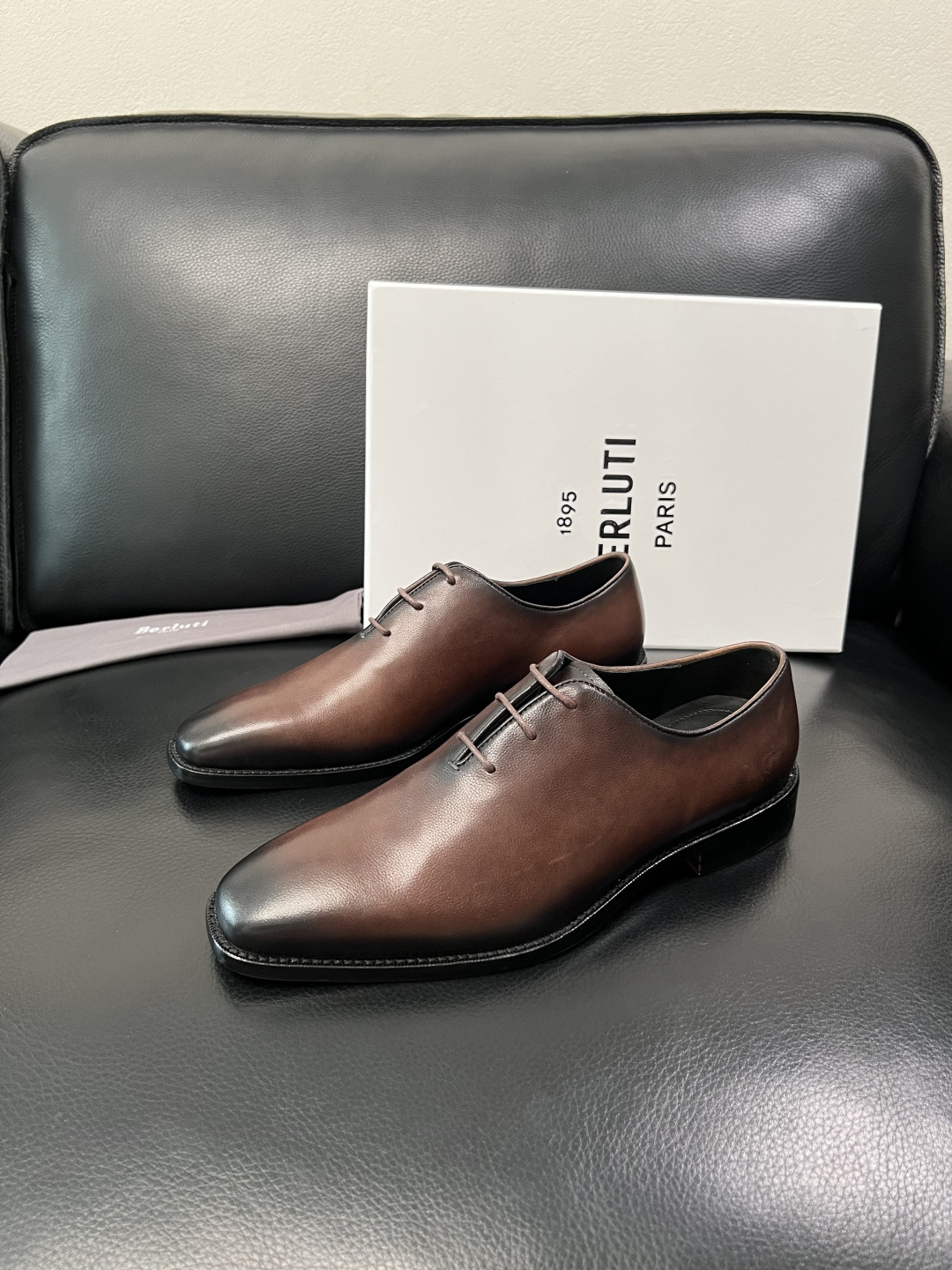 Berluti 顶级代购 布鲁提 皮鞋专柜同步发售原厂配置，意大利进口牛皮面料，全进口水染牛皮里垫，鞋底