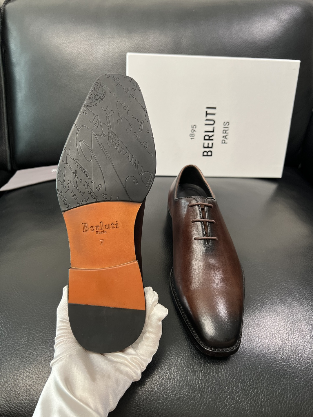 Berluti 顶级代购 布鲁提 皮鞋专柜同步发售原厂配置，意大利进口牛皮面料，全进口水染牛皮里垫，鞋底