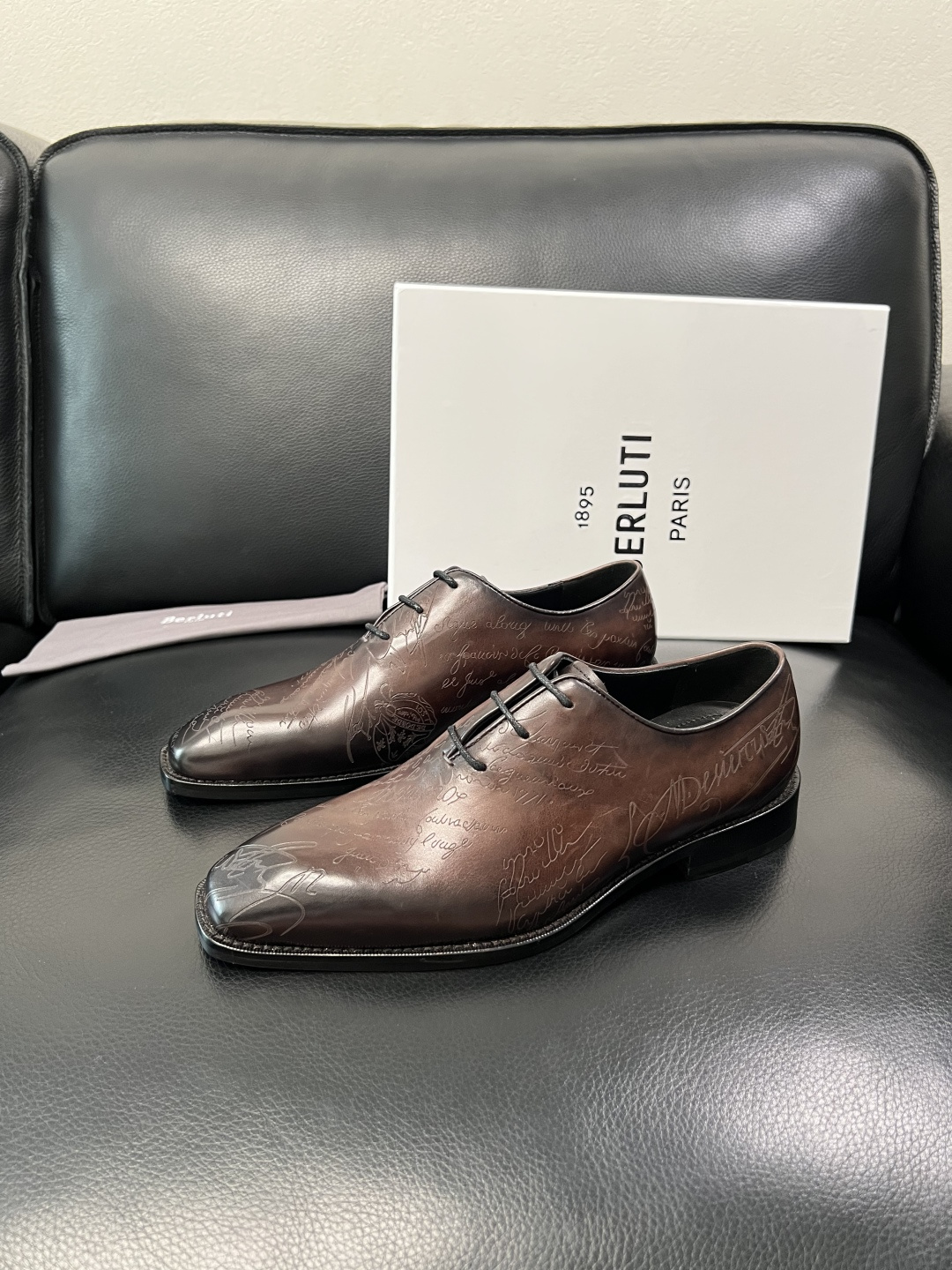 Berluti 顶级代购 布鲁提 皮鞋专柜同步发售原厂配置，意大利进口牛皮面料，全进口水染牛皮里垫，鞋底