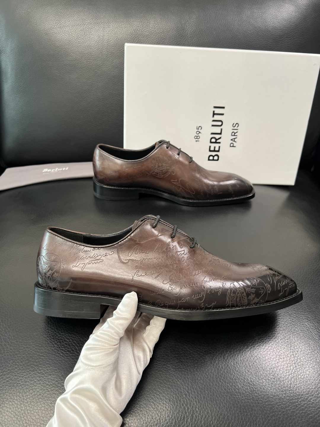 Berluti 顶级代购 布鲁提 皮鞋专柜同步发售原厂配置，意大利进口牛皮面料，全进口水染牛皮里垫，鞋底