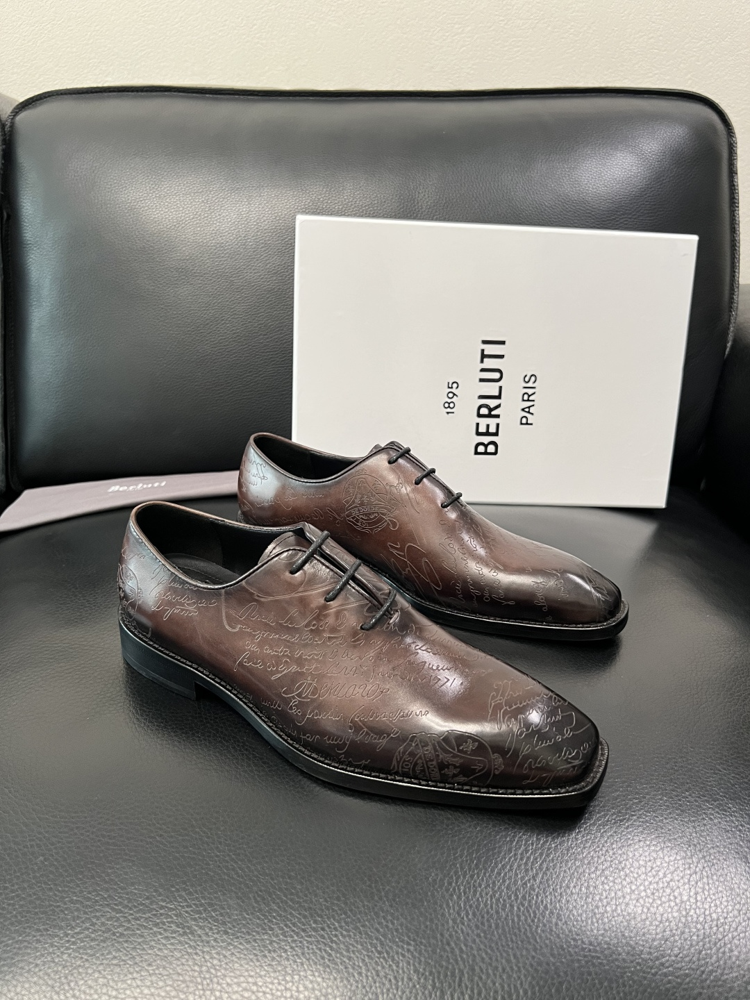 Berluti 顶级代购 布鲁提 皮鞋专柜同步发售原厂配置，意大利进口牛皮面料，全进口水染牛皮里垫，鞋底