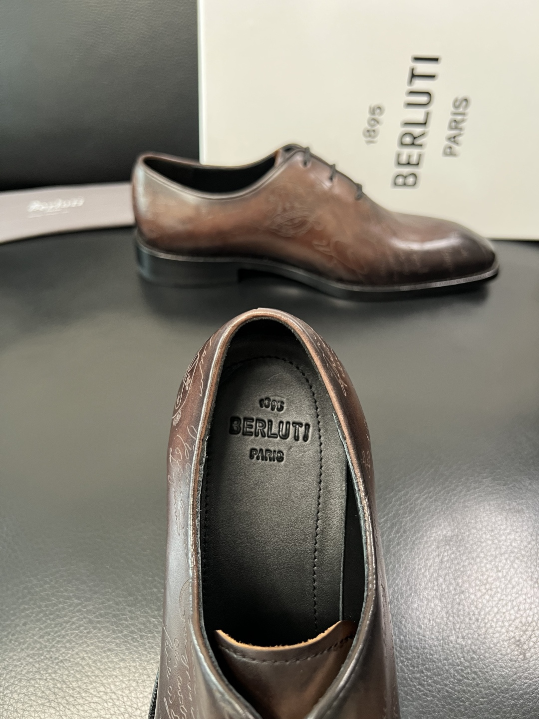 Berluti 顶级代购 布鲁提 皮鞋专柜同步发售原厂配置，意大利进口牛皮面料，全进口水染牛皮里垫，鞋底