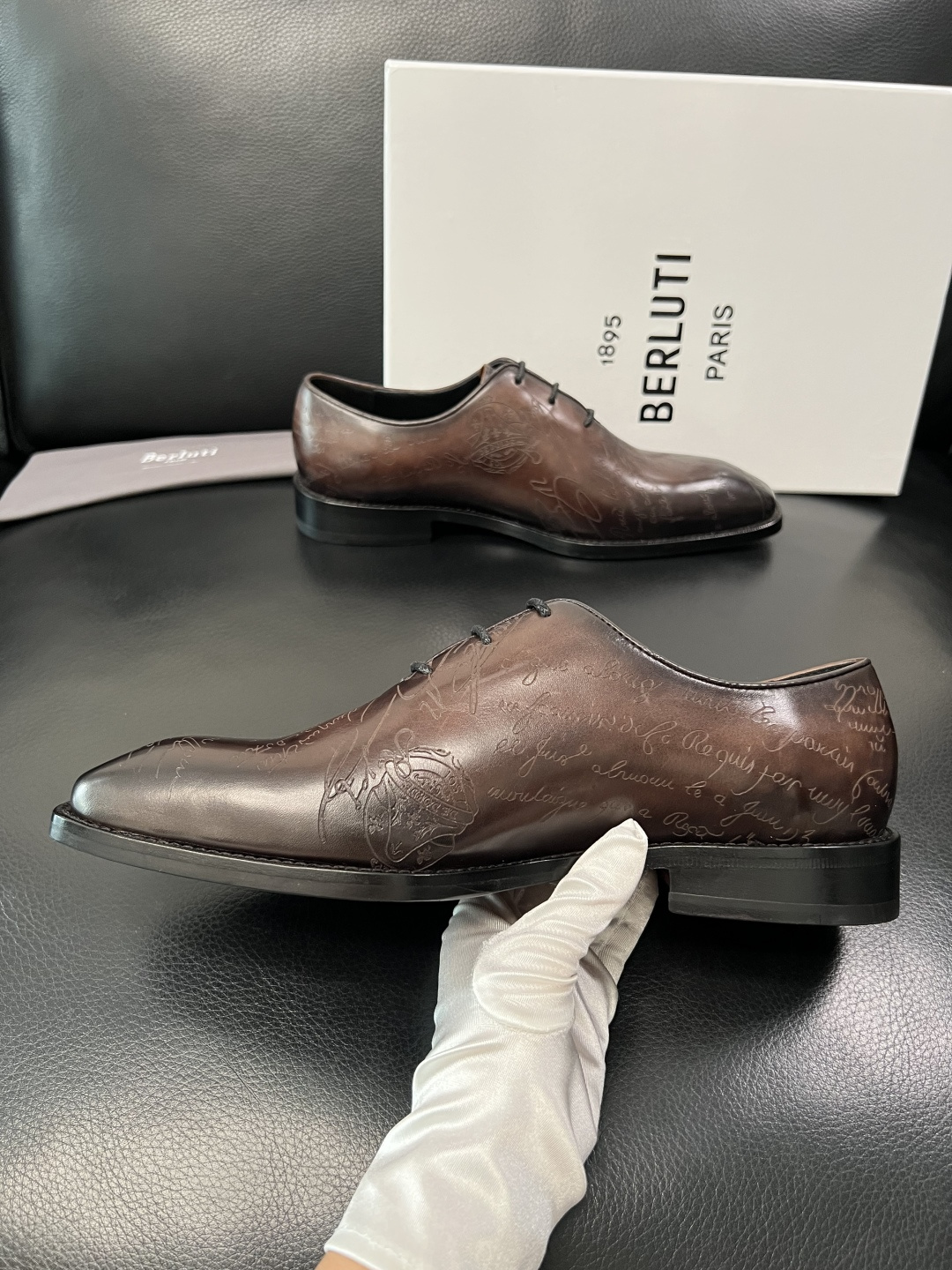 Berluti 顶级代购 布鲁提 皮鞋专柜同步发售原厂配置，意大利进口牛皮面料，全进口水染牛皮里垫，鞋底