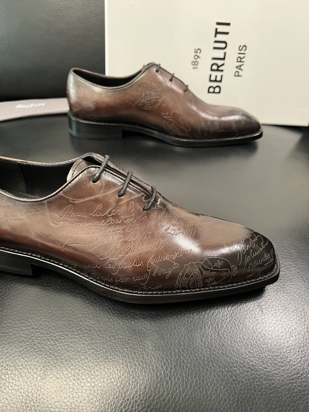 Berluti 顶级代购 布鲁提 皮鞋专柜同步发售原厂配置，意大利进口牛皮面料，全进口水染牛皮里垫，鞋底