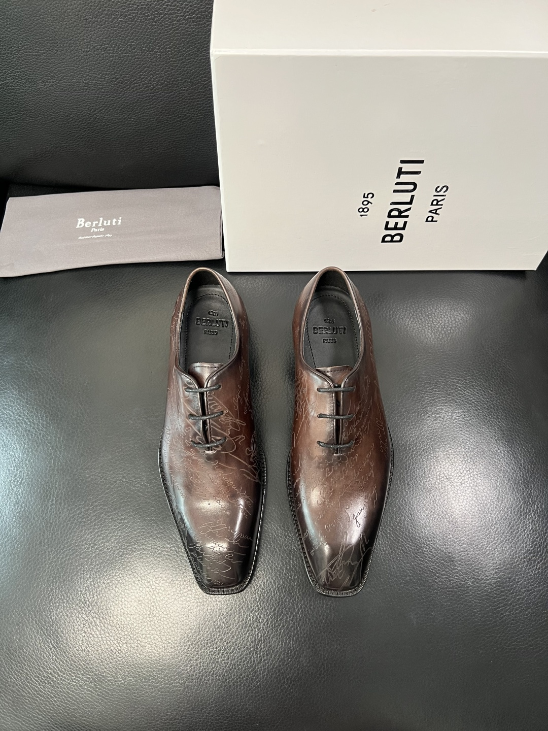 Berluti 顶级代购 布鲁提 皮鞋专柜同步发售原厂配置，意大利进口牛皮面料，全进口水染牛皮里垫，鞋底