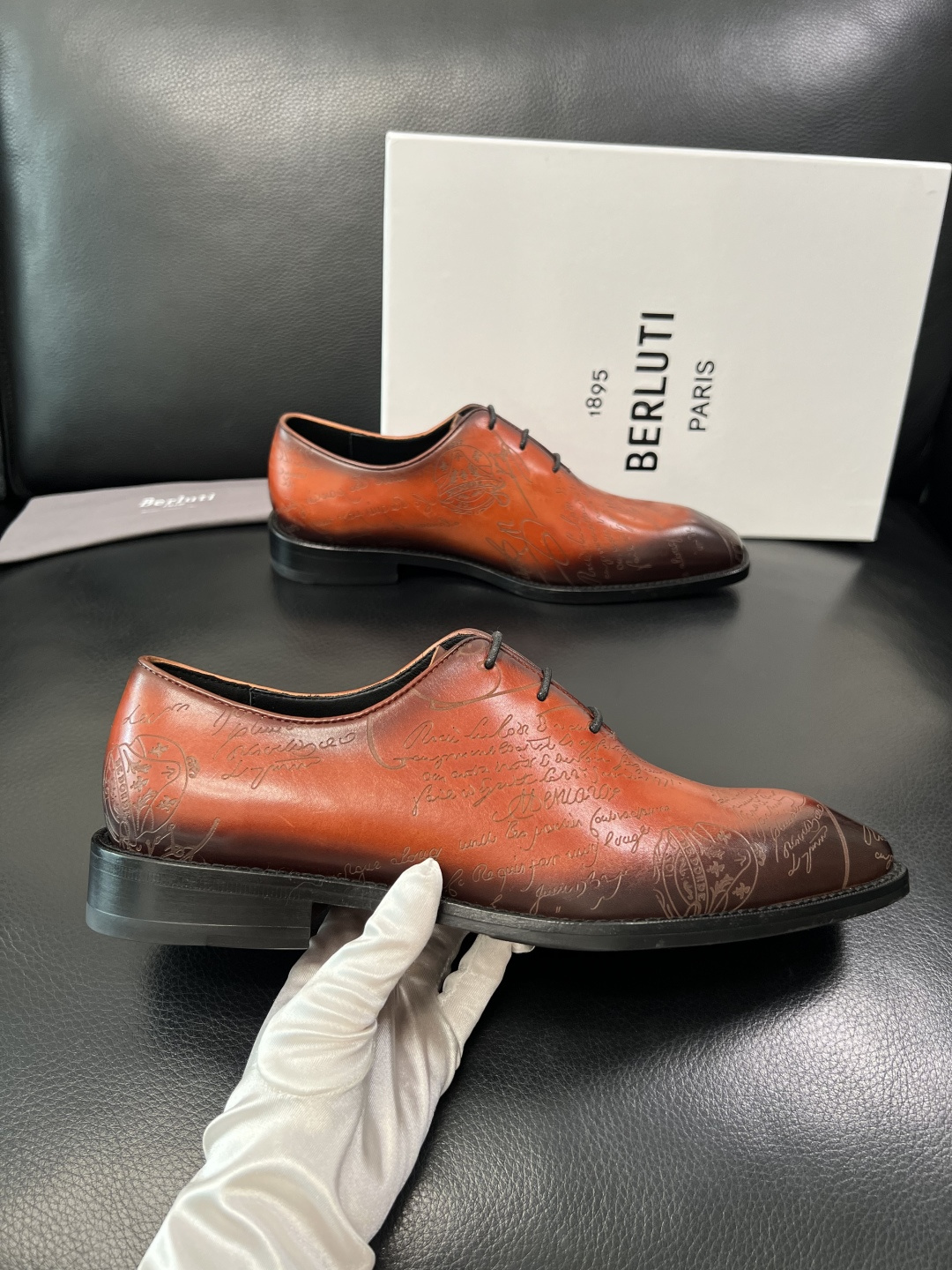 Berluti 顶级代购 布鲁提 皮鞋专柜同步发售原厂配置，意大利进口牛皮面料，全进口水染牛皮里垫，鞋底