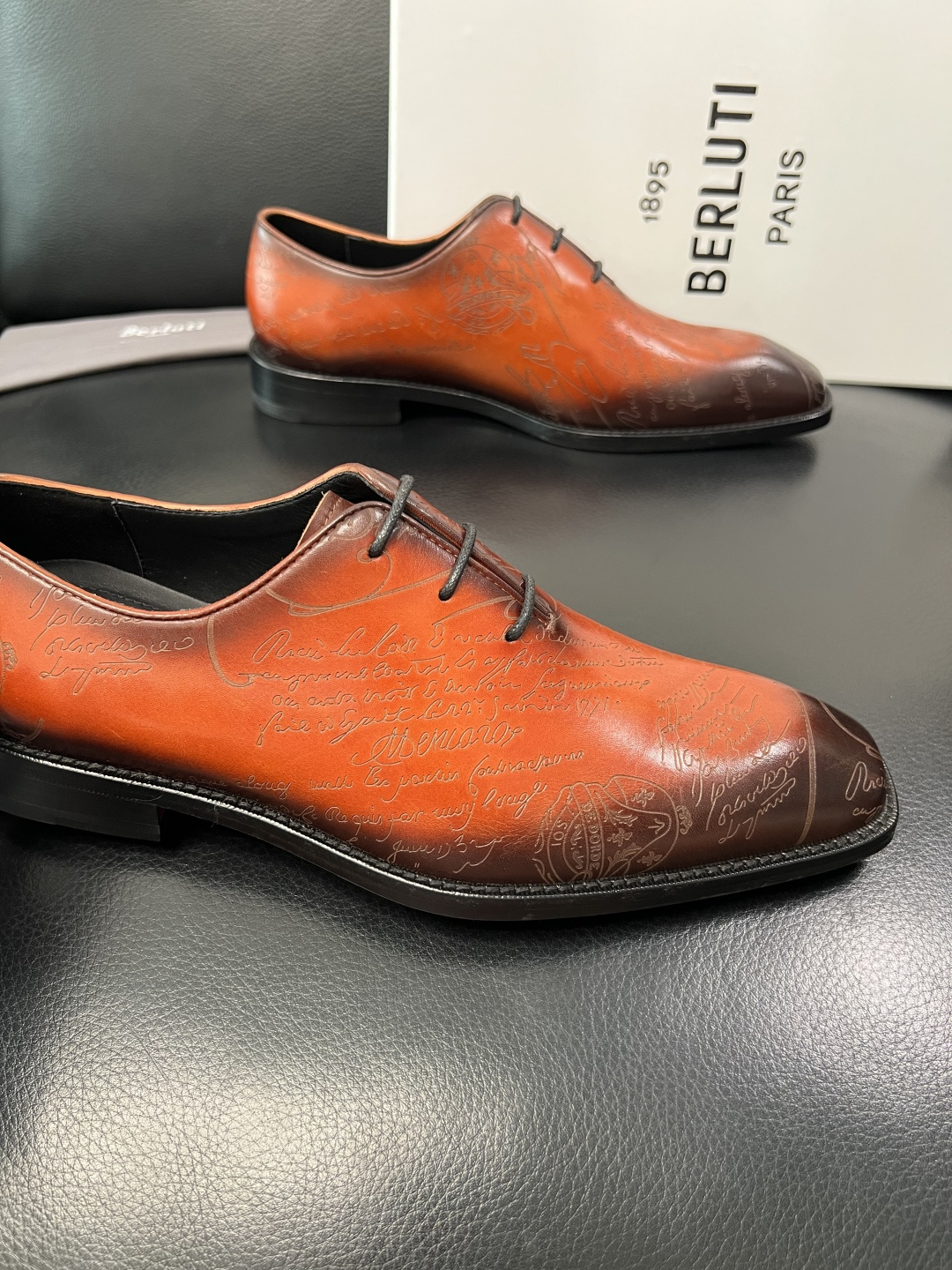 Berluti 顶级代购 布鲁提 皮鞋专柜同步发售原厂配置，意大利进口牛皮面料，全进口水染牛皮里垫，鞋底