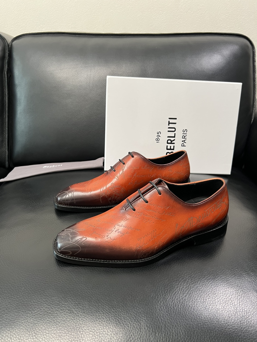 Berluti 顶级代购 布鲁提 皮鞋专柜同步发售原厂配置，意大利进口牛皮面料，全进口水染牛皮里垫，鞋底