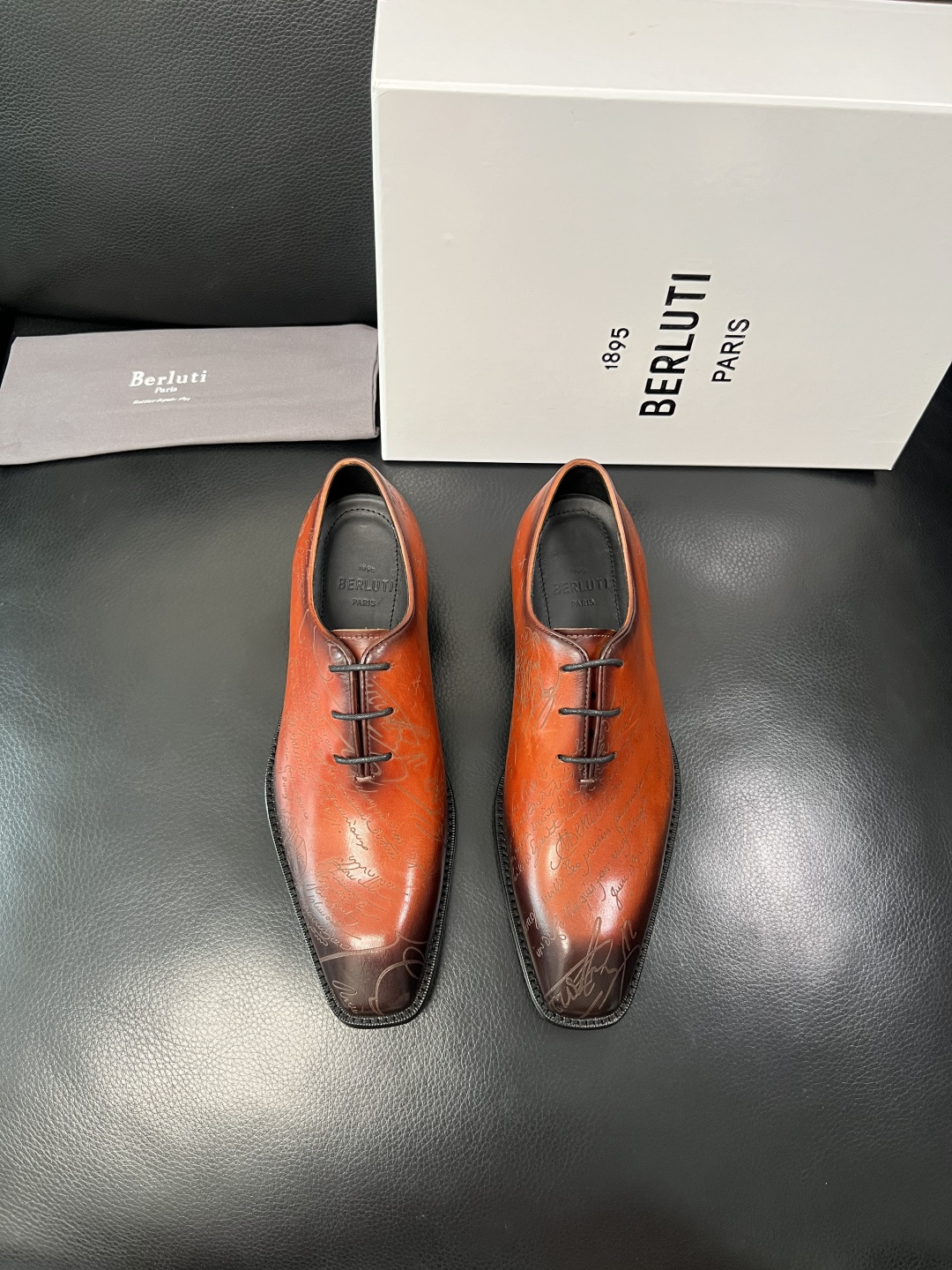 Berluti 顶级代购 布鲁提 皮鞋专柜同步发售原厂配置，意大利进口牛皮面料，全进口水染牛皮里垫，鞋底