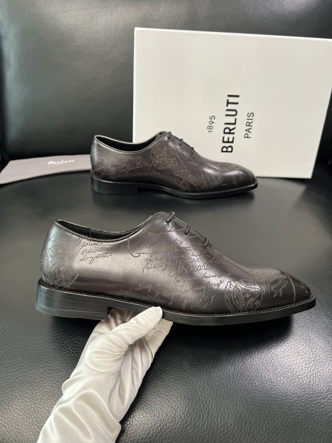 Berluti 顶级代购 布鲁提 皮鞋专柜同步发售原厂配置，意大利进口牛皮面料，全进口水染牛皮里垫，鞋底