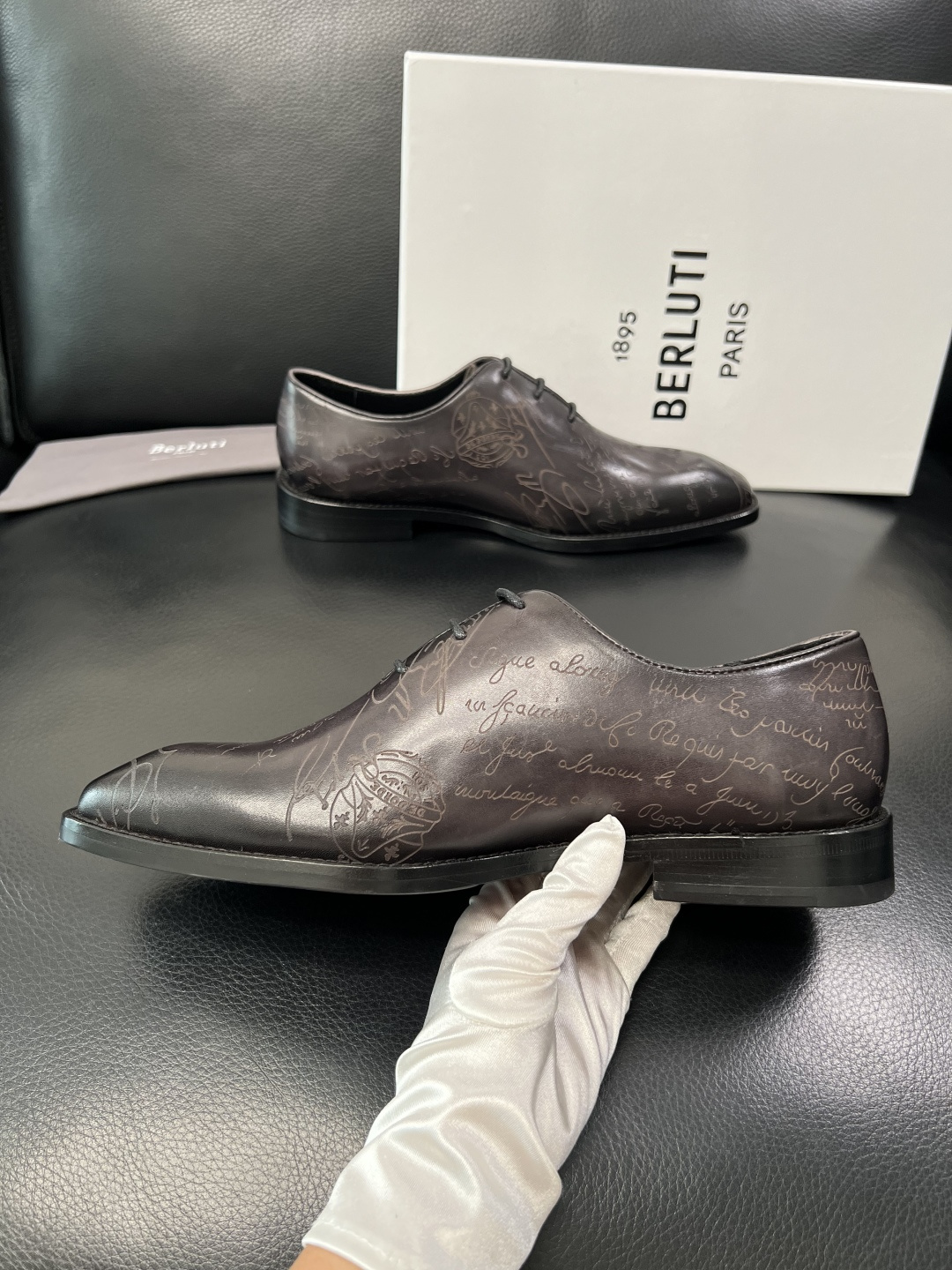 Berluti 顶级代购 布鲁提 皮鞋专柜同步发售原厂配置，意大利进口牛皮面料，全进口水染牛皮里垫，鞋底