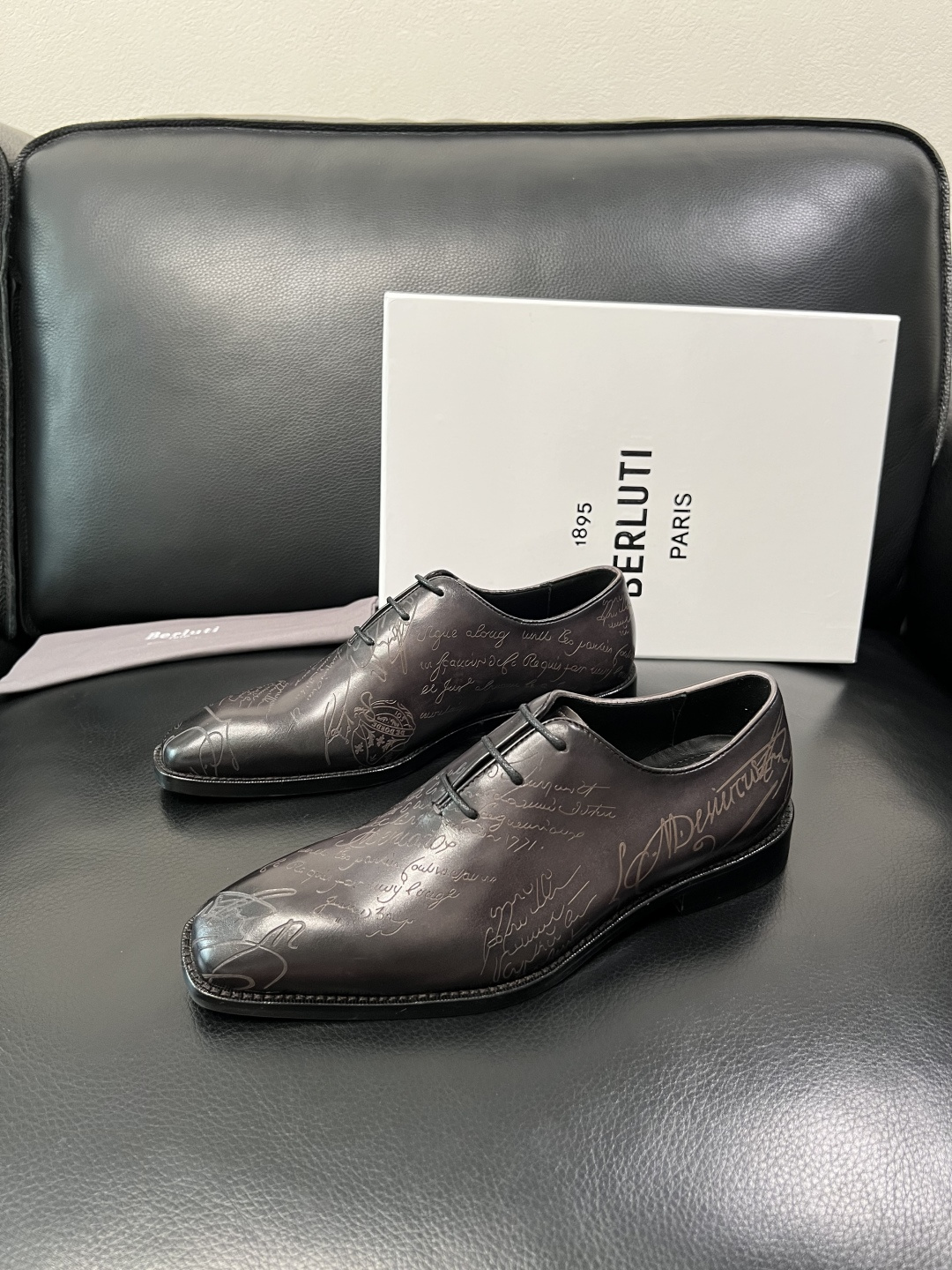 Berluti 顶级代购 布鲁提 皮鞋专柜同步发售原厂配置，意大利进口牛皮面料，全进口水染牛皮里垫，鞋底
