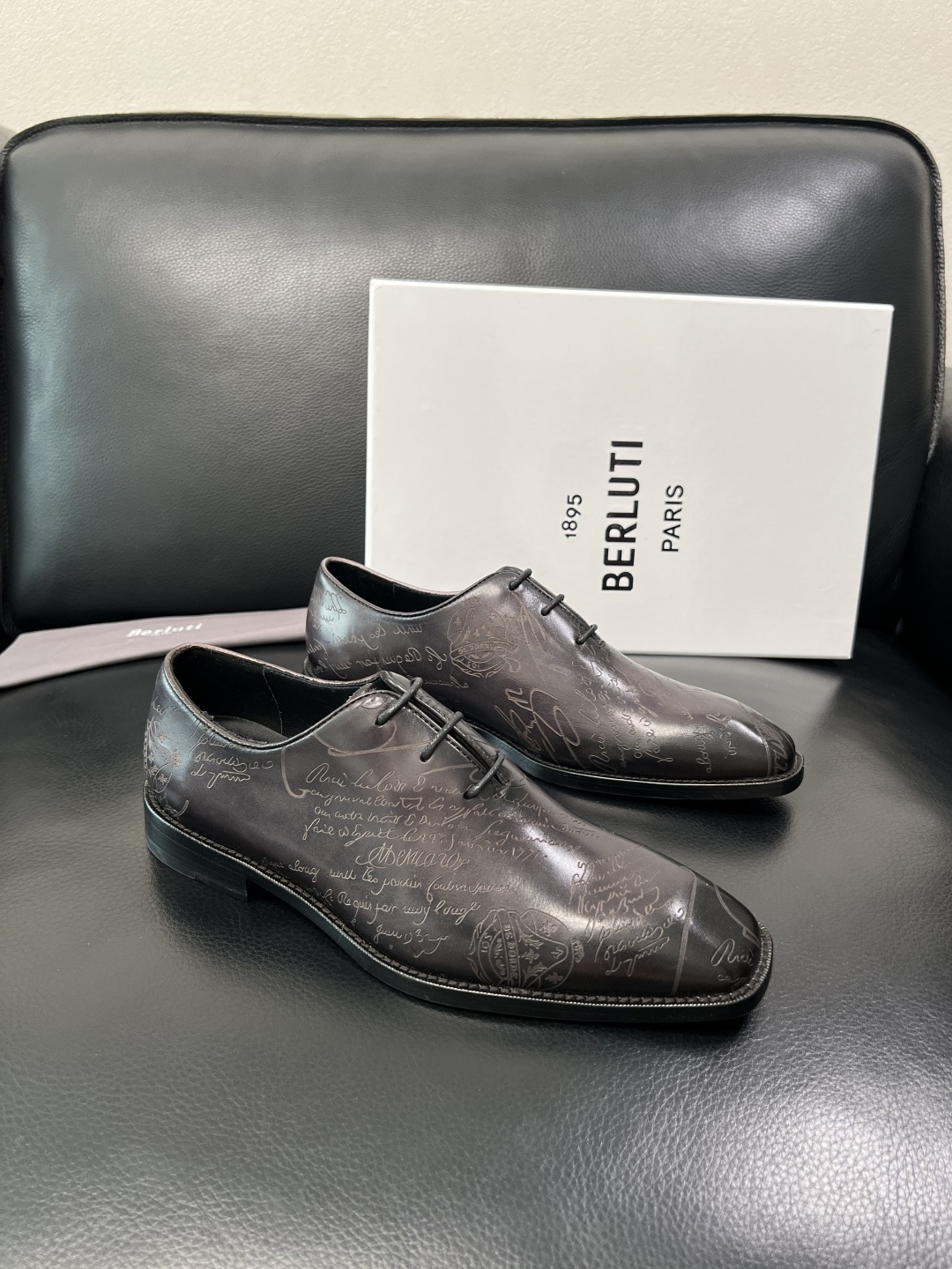 Berluti 顶级代购 布鲁提 皮鞋专柜同步发售原厂配置，意大利进口牛皮面料，全进口水染牛皮里垫，鞋底