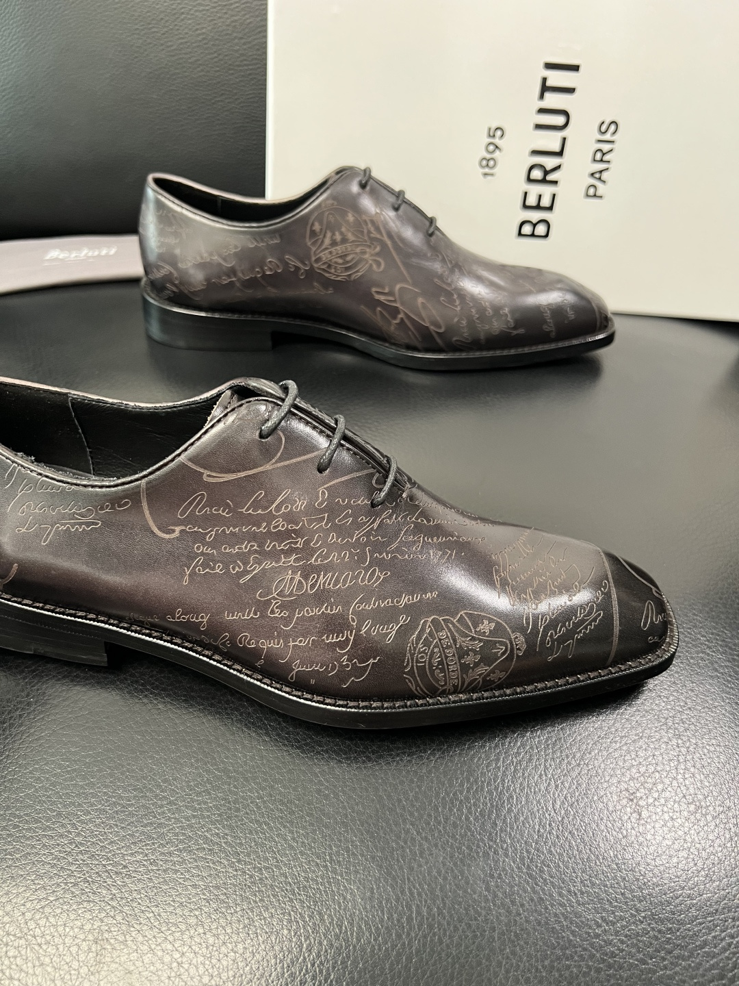 Berluti 顶级代购 布鲁提 皮鞋专柜同步发售原厂配置，意大利进口牛皮面料，全进口水染牛皮里垫，鞋底