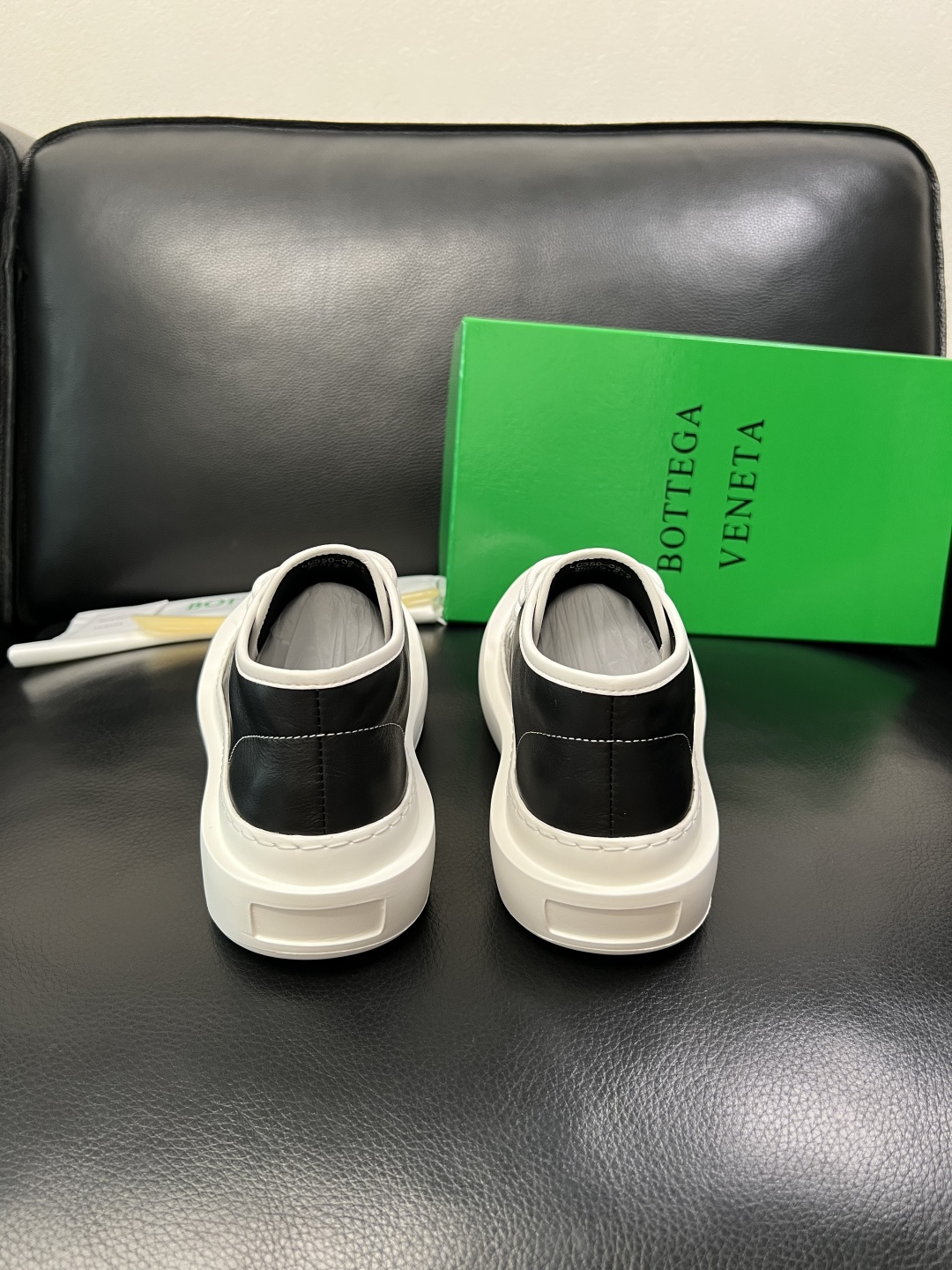 BOTTEGA VENETA 高品质 顶级工艺品 葆蝶家 专柜同步，鞋面意大利进口牛皮面料，透气牛皮内里