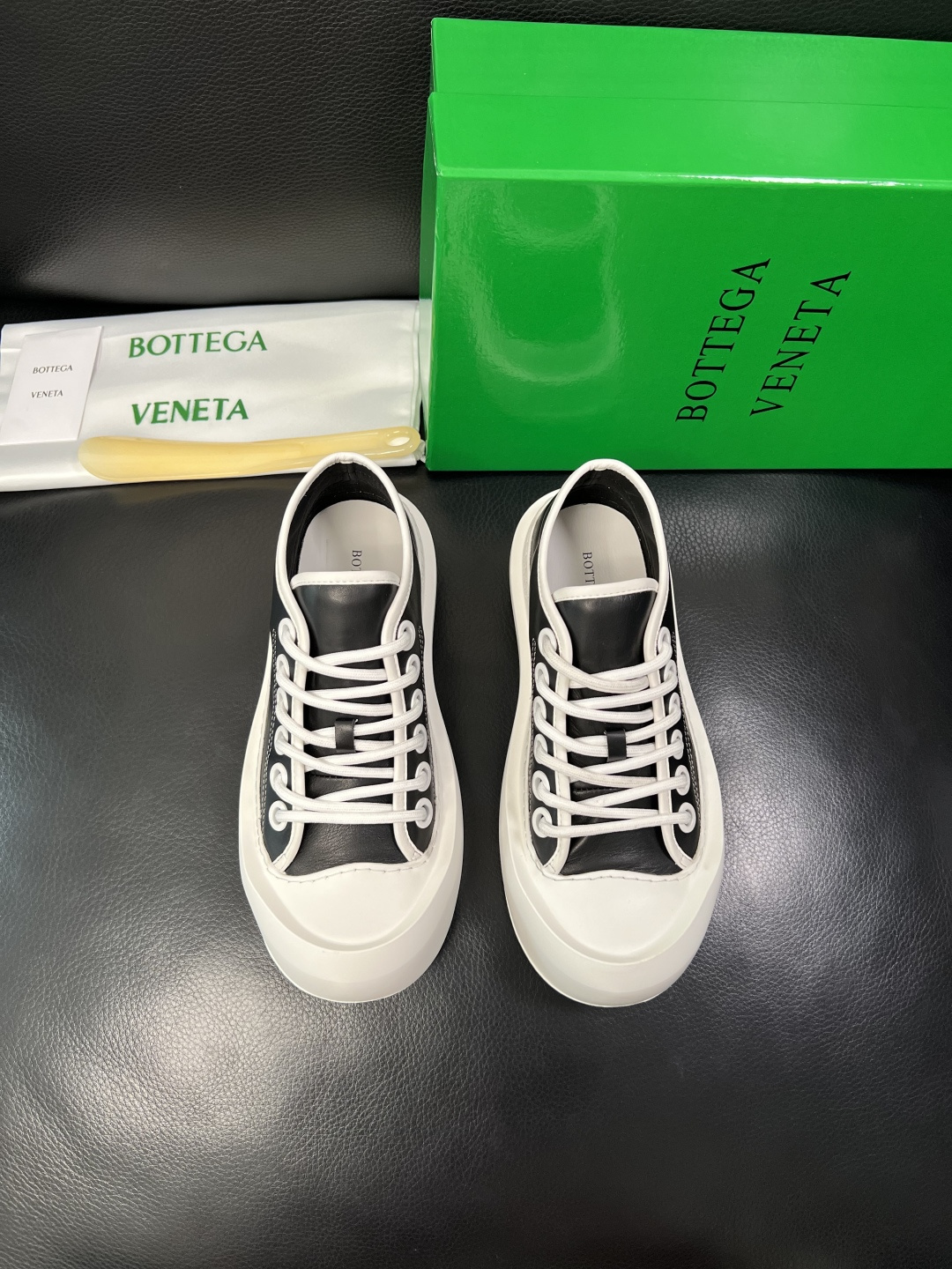 BOTTEGA VENETA 高品质 顶级工艺品 葆蝶家 专柜同步，鞋面意大利进口牛皮面料，透气牛皮内里