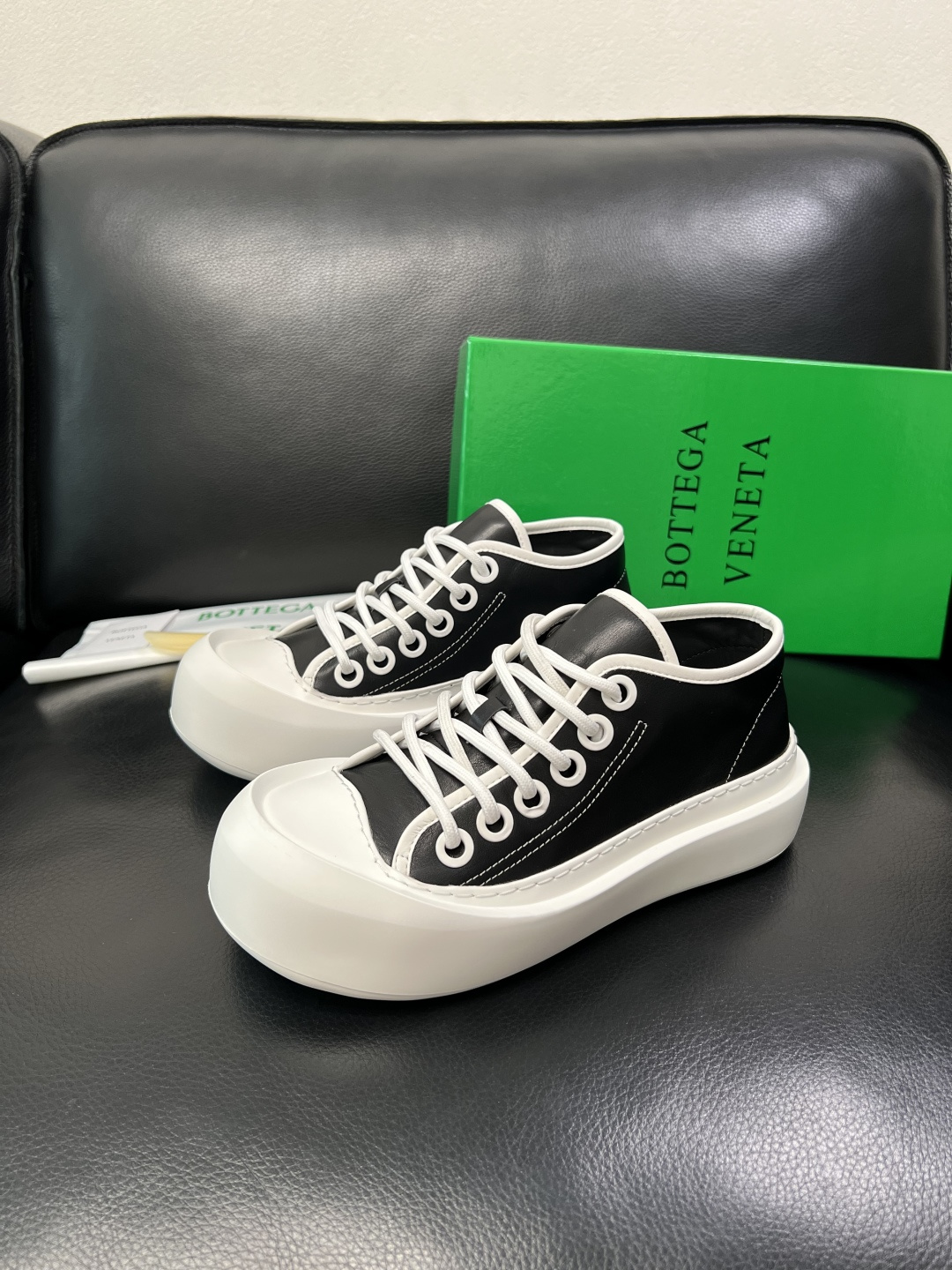 BOTTEGA VENETA 高品质 顶级工艺品 葆蝶家 专柜同步，鞋面意大利进口牛皮面料，透气牛皮内里