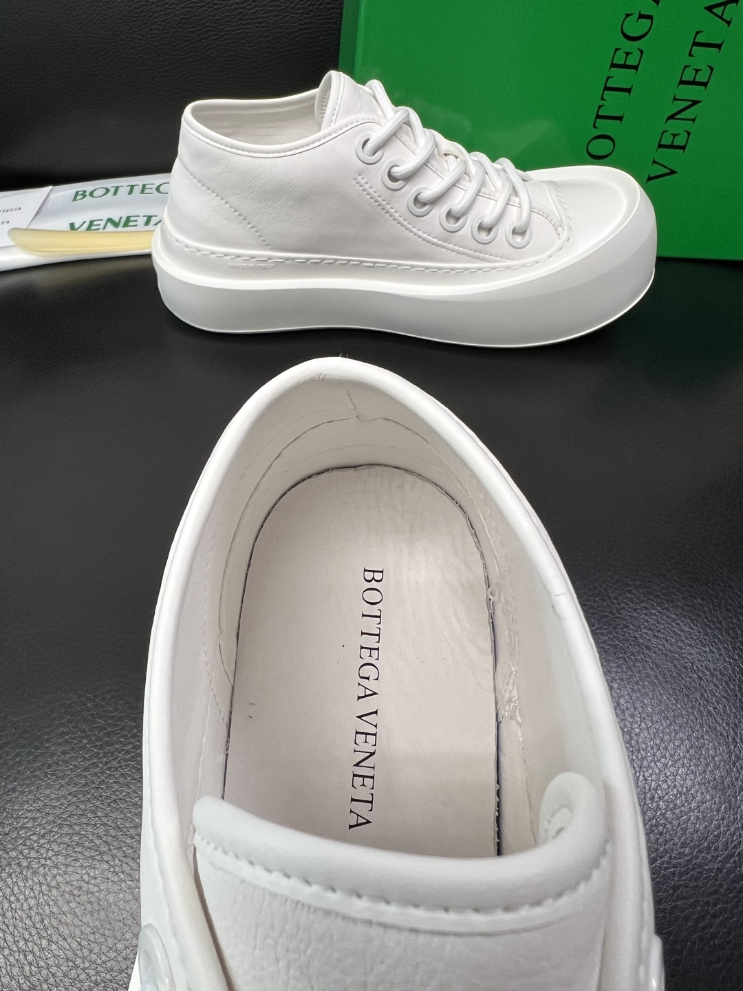 BOTTEGA VENETA 高品质 顶级工艺品 葆蝶家 专柜同步，鞋面意大利进口牛皮面料，透气牛皮内里