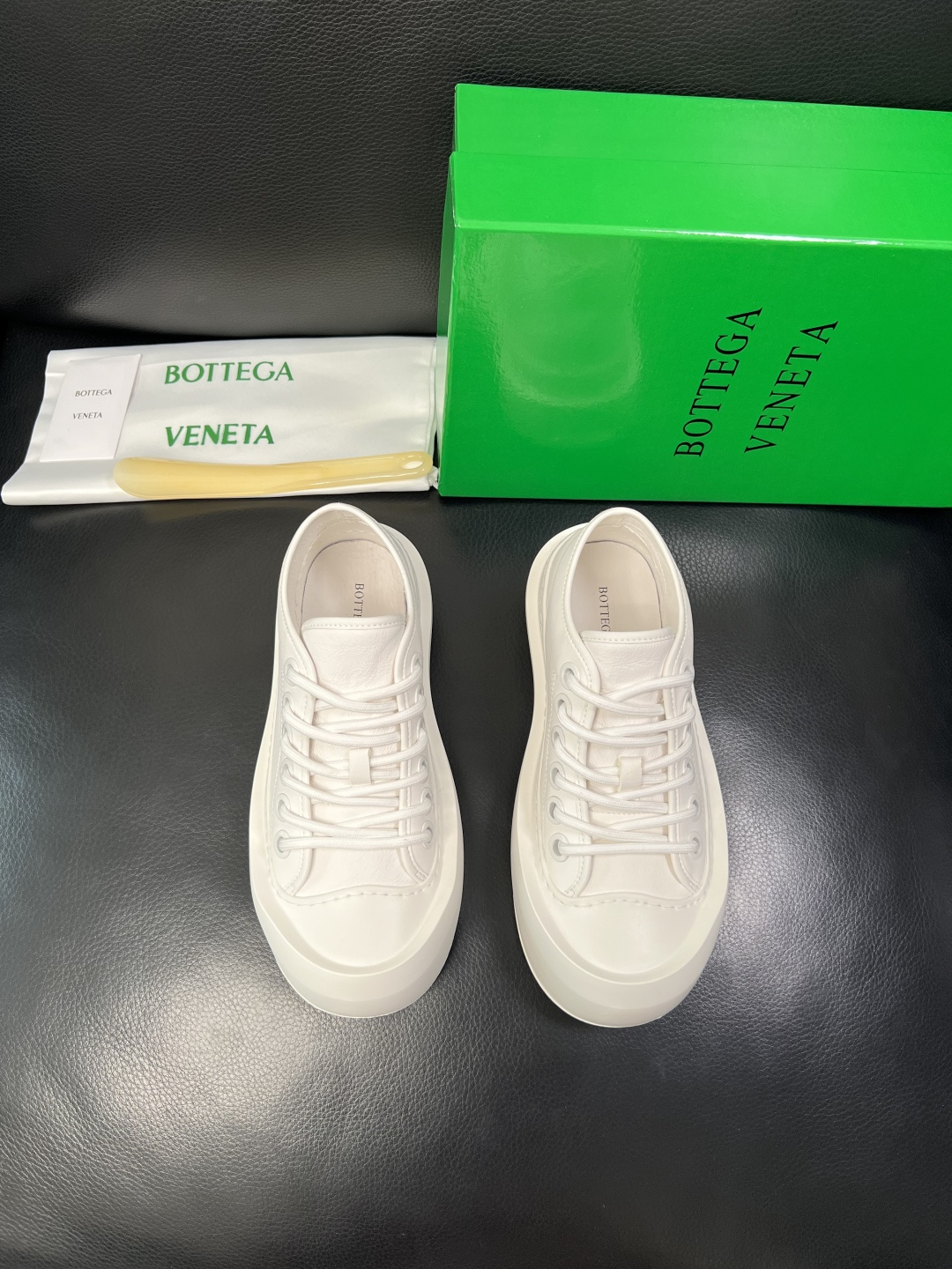 BOTTEGA VENETA 高品质 顶级工艺品 葆蝶家 专柜同步，鞋面意大利进口牛皮面料，透气牛皮内里