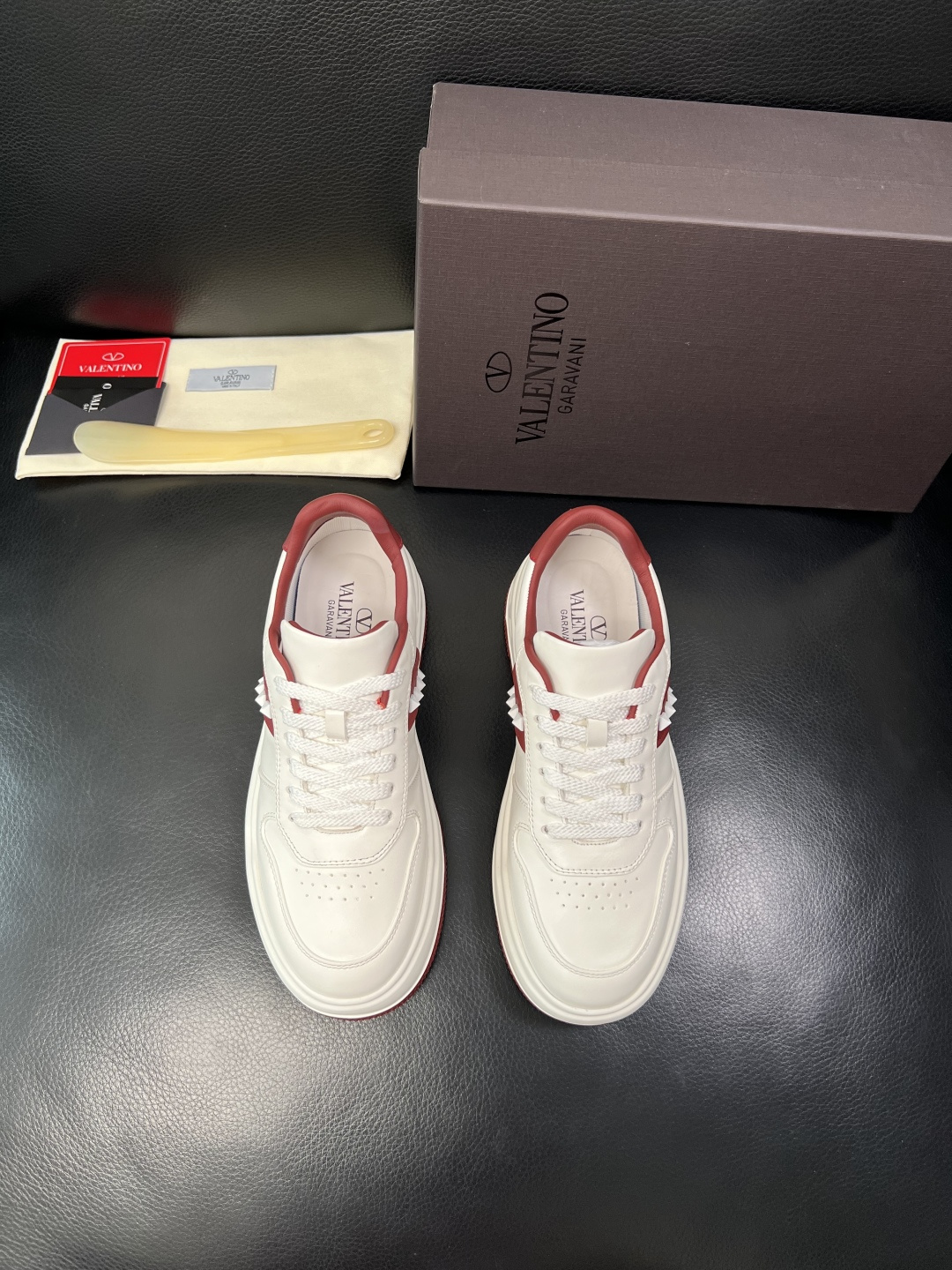 VALENTINO 高品质 顶级工艺品 华伦天奴，运动板鞋专柜同步，鞋面意大利进口，高品质拼接缤纷色彩复