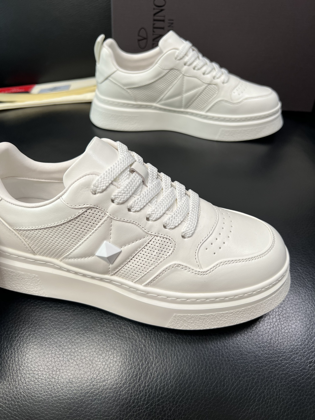 VALENTINO 高品质 顶级工艺品 华伦天奴，运动板鞋专柜同步，鞋面意大利进口，高品质拼接缤纷色彩复