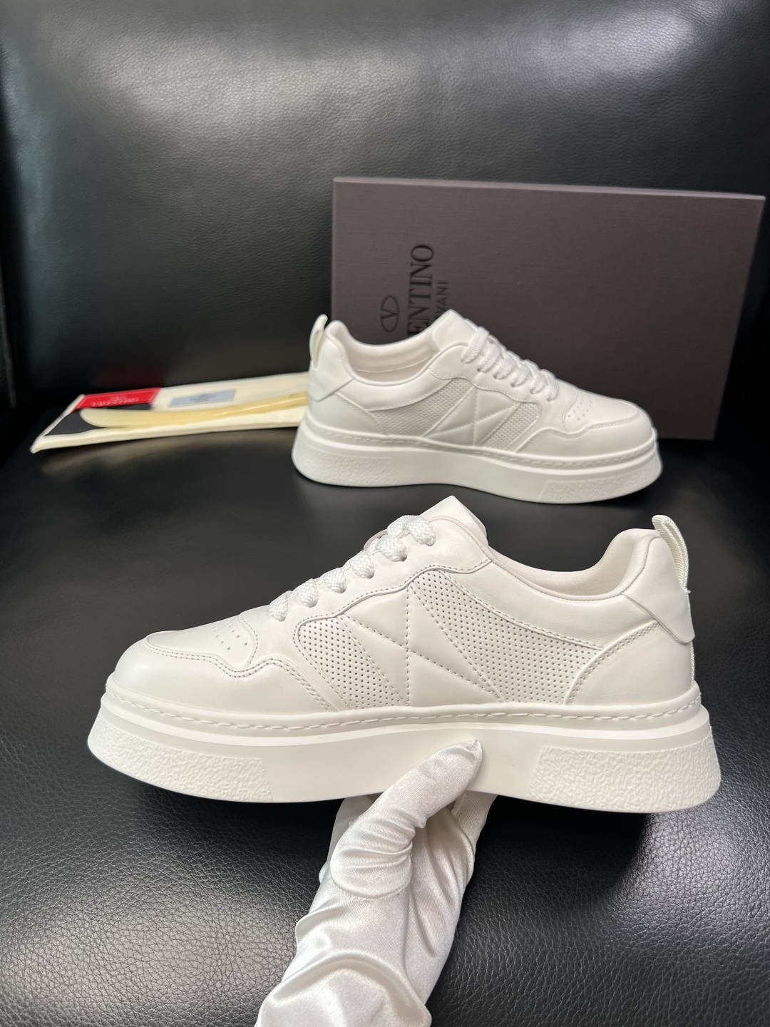 VALENTINO 高品质 顶级工艺品 华伦天奴，运动板鞋专柜同步，鞋面意大利进口，高品质拼接缤纷色彩复