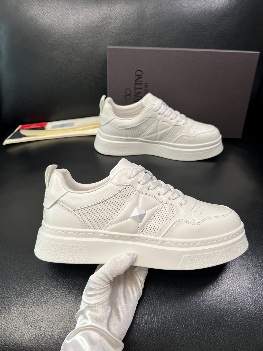 VALENTINO 高品质 顶级工艺品 华伦天奴，运动板鞋专柜同步，鞋面意大利进口，高品质拼接缤纷色彩复