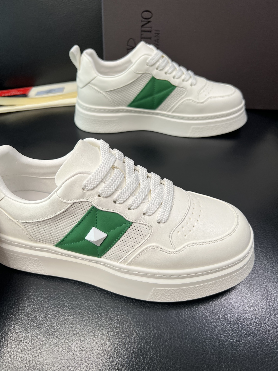 VALENTINO 高品质 顶级工艺品 华伦天奴，运动板鞋专柜同步，鞋面意大利进口，高品质拼接缤纷色彩复