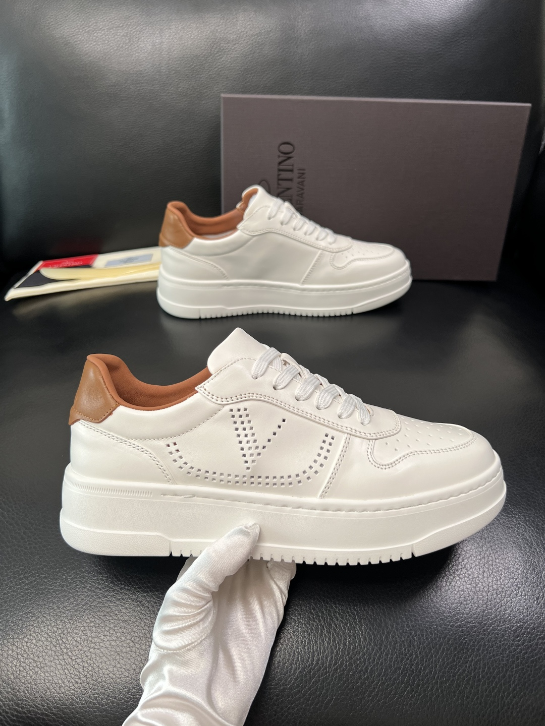 VALENTINO 高品质 顶级工艺品 华伦天奴，运动板鞋专柜同步，鞋面意大利进口，高品质拼接缤纷色彩复