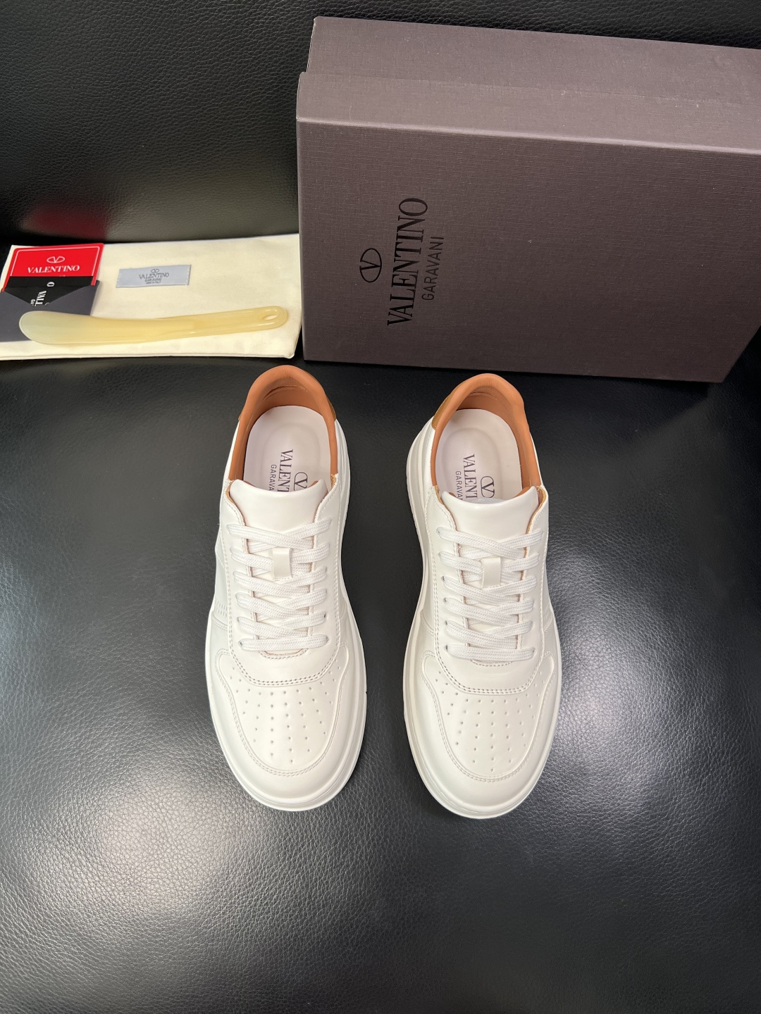 VALENTINO 高品质 顶级工艺品 华伦天奴，运动板鞋专柜同步，鞋面意大利进口，高品质拼接缤纷色彩复