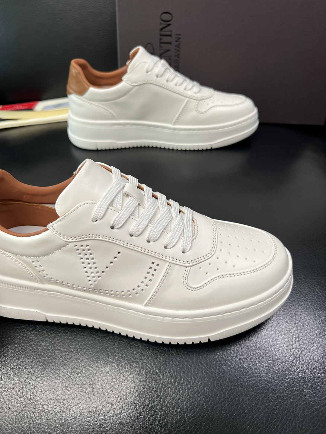 VALENTINO 高品质 顶级工艺品 华伦天奴，运动板鞋专柜同步，鞋面意大利进口，高品质拼接缤纷色彩复