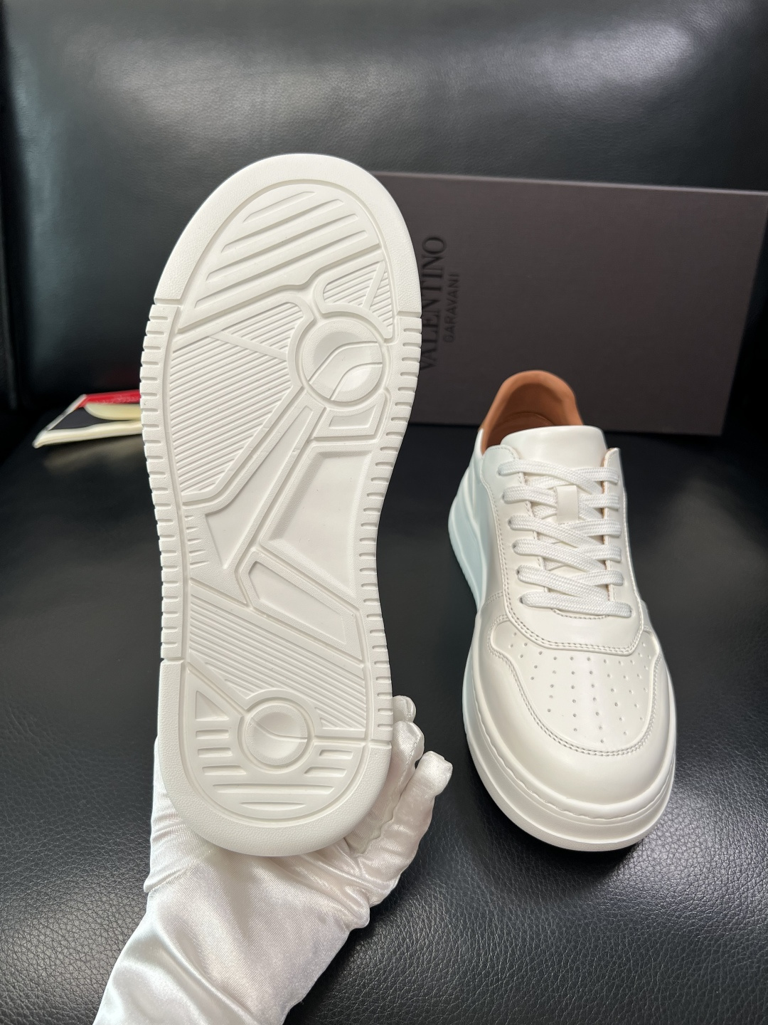 VALENTINO 高品质 顶级工艺品 华伦天奴，运动板鞋专柜同步，鞋面意大利进口，高品质拼接缤纷色彩复