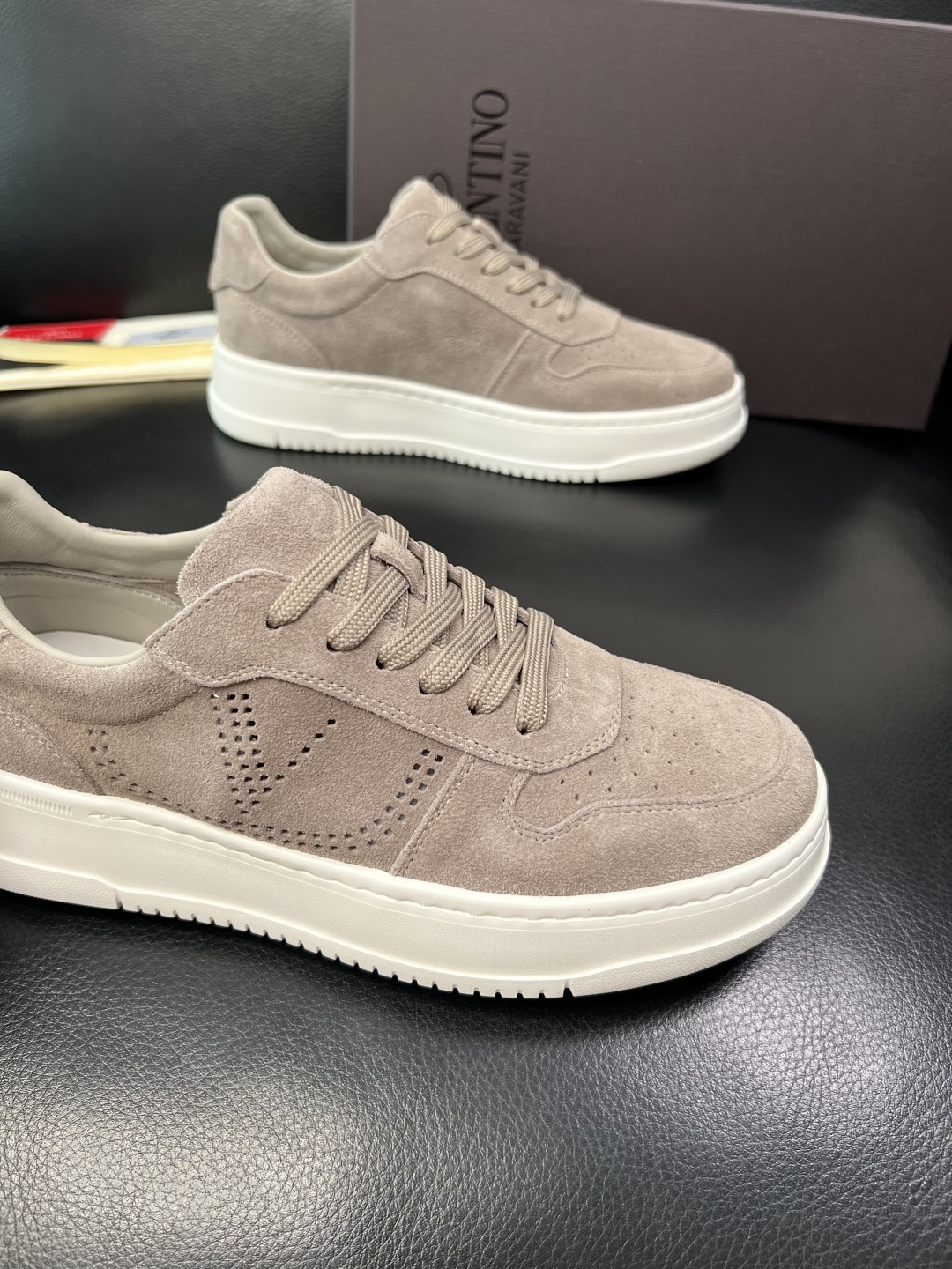 VALENTINO 高品质 顶级工艺品 华伦天奴，运动板鞋专柜同步，鞋面意大利进口，高品质拼接缤纷色彩复