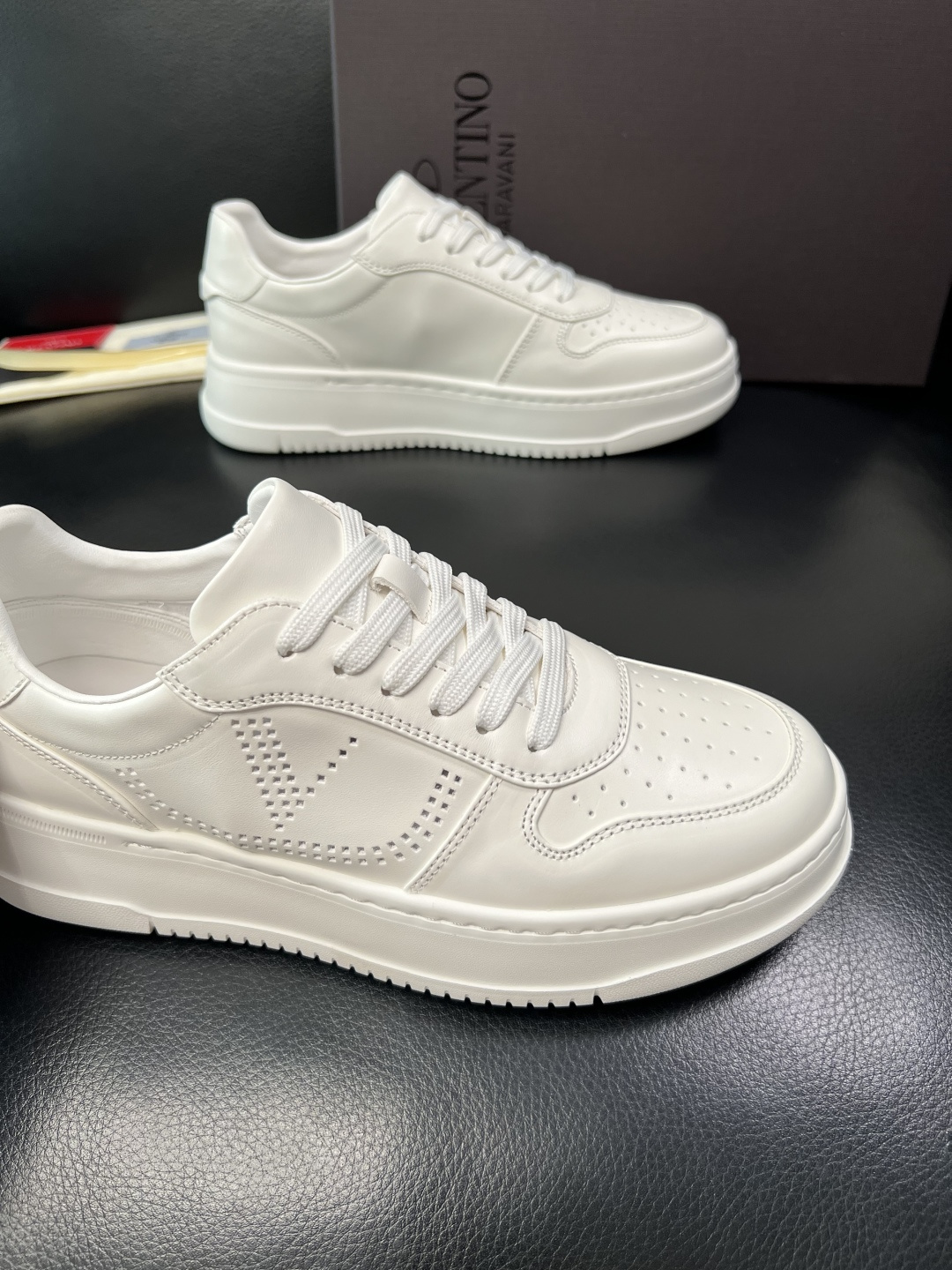 VALENTINO 高品质 顶级工艺品 华伦天奴，运动板鞋专柜同步，鞋面意大利进口，高品质拼接缤纷色彩复