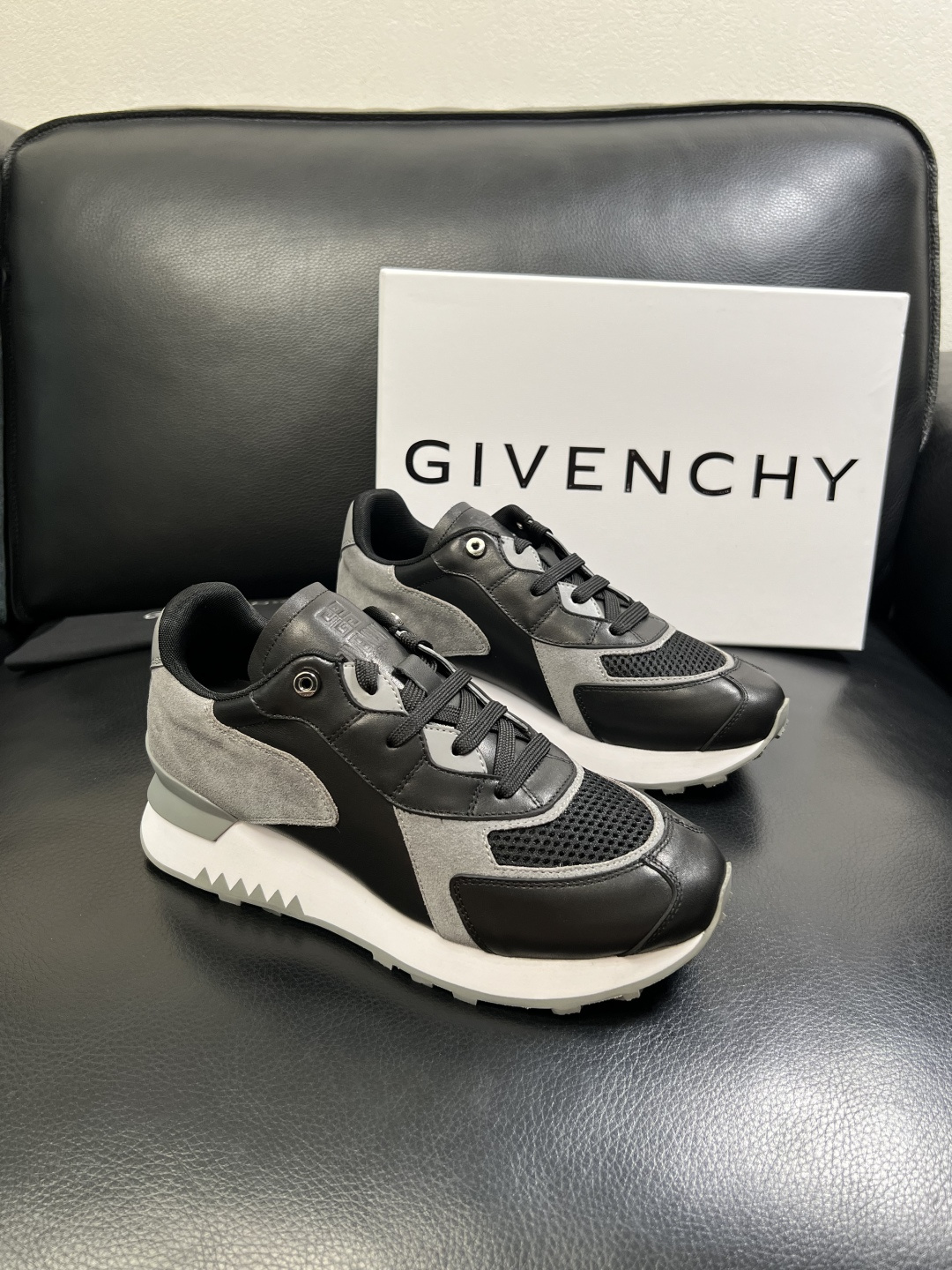 Givenchy 高品质 顶级工艺品 纪梵希 专柜同步原厂配置，意大利进口牛皮搭配面料，全鞋配件私模打造