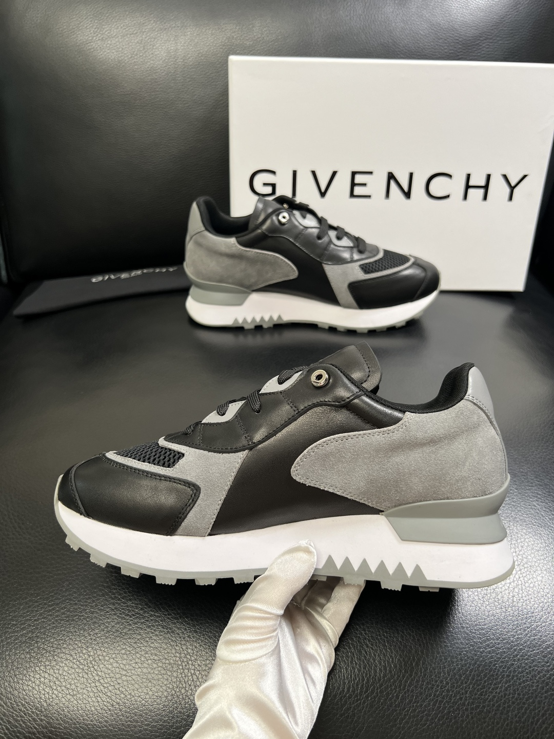 Givenchy 高品质 顶级工艺品 纪梵希 专柜同步原厂配置，意大利进口牛皮搭配面料，全鞋配件私模打造