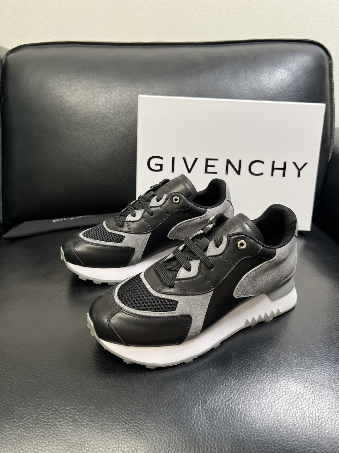 Givenchy 高品质 顶级工艺品 纪梵希 专柜同步原厂配置，意大利进口牛皮搭配面料，全鞋配件私模打造
