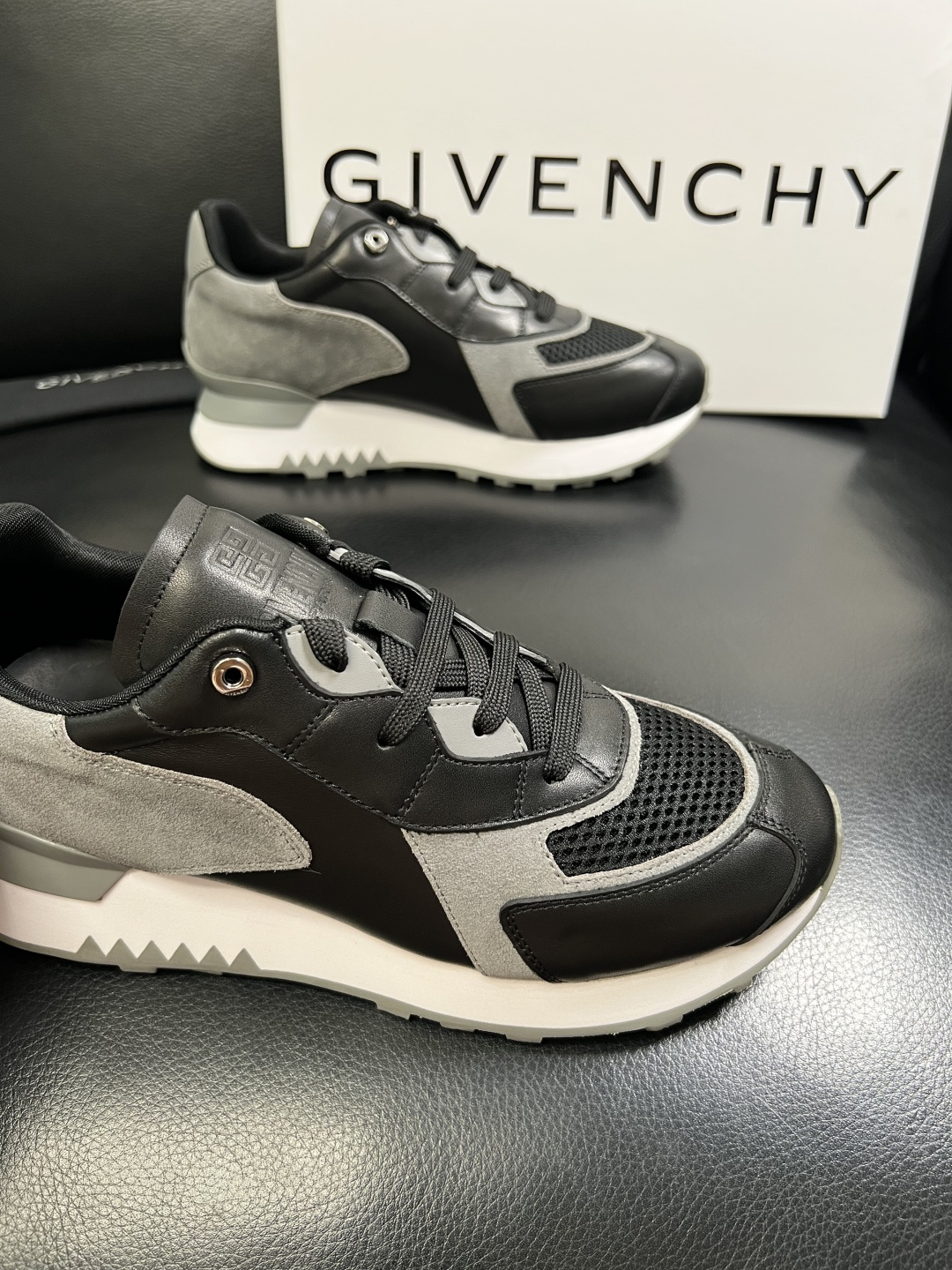 Givenchy 高品质 顶级工艺品 纪梵希 专柜同步原厂配置，意大利进口牛皮搭配面料，全鞋配件私模打造