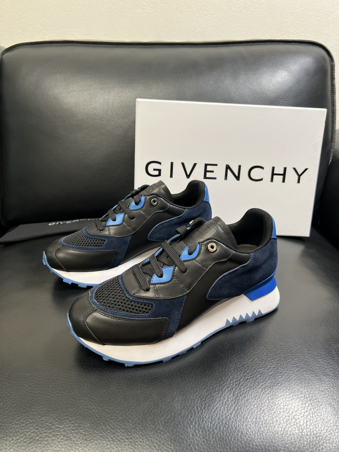 Givenchy 高品质 顶级工艺品 纪梵希 专柜同步原厂配置，意大利进口牛皮搭配面料，全鞋配件私模打造