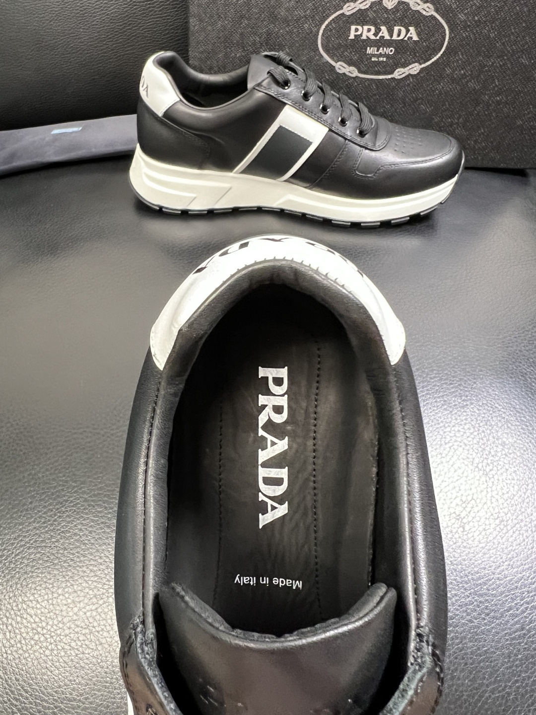 PRADA 高品质 顶级工艺品 普拉达 专柜同步 原厂配置，意大利进口原版牛皮面料，透气舒适进口水染牛里