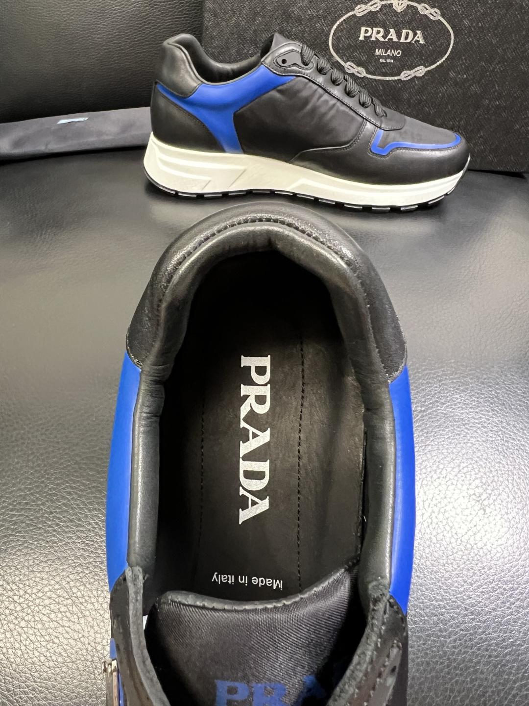 PRADA 高品质 顶级工艺品 普拉达 专柜同步 原厂配置，意大利进口原版牛皮面料，透气舒适进口水染牛里