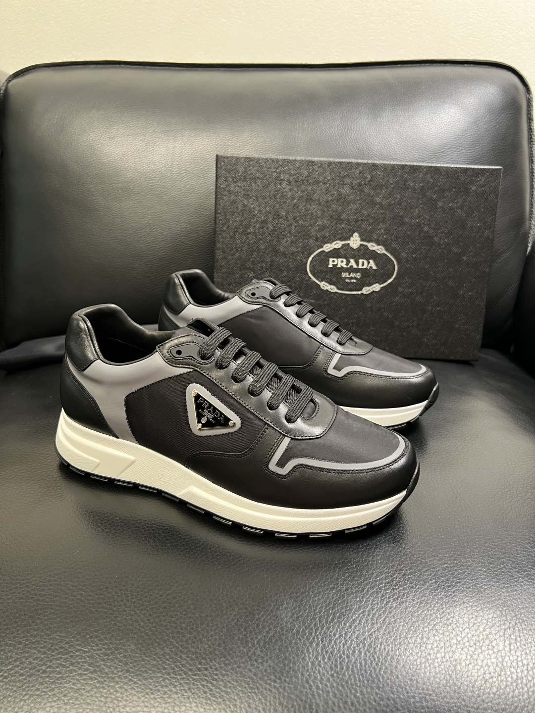 NO:781192,PRADA High-quality top crafts Prada counters synchronized with original factory configuration, original cowhide fabric imported from Italy, breathable and comfortable imported water-dyed cowhide lining, soles specially provided by the original factory and super comfortable, original factory order code number 39-44 (order 38 45),, prada, prada, cowhide19860909PRADA 高品质 顶级工艺品 普拉达 专柜同步 原厂配置,意大利进口原版牛皮面料,透气舒适进口水染牛里垫,鞋底原厂特供原版底超级舒适,原厂跟单货码数 39-44（订 38 45）,,prada,prada,cowhide,Men's shoes