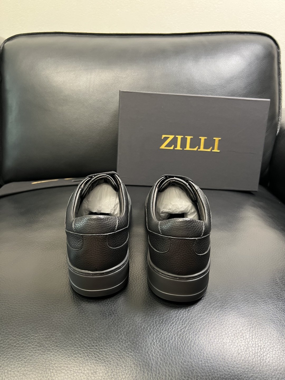 ZILLI 高品质 顶级工艺品 专柜同步发售原厂配置，意大利进口原版牛皮面料，进口水染牛里 ，鞋底：原厂