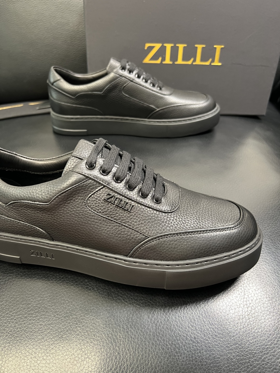 ZILLI 高品质 顶级工艺品 专柜同步发售原厂配置，意大利进口原版牛皮面料，进口水染牛里 ，鞋底：原厂