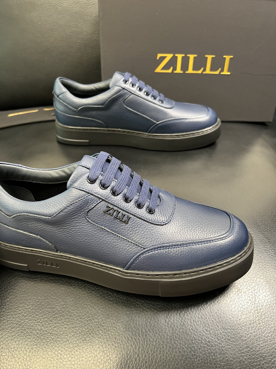 ZILLI 高品质 顶级工艺品 专柜同步发售原厂配置，意大利进口原版牛皮面料，进口水染牛里 ，鞋底：原厂