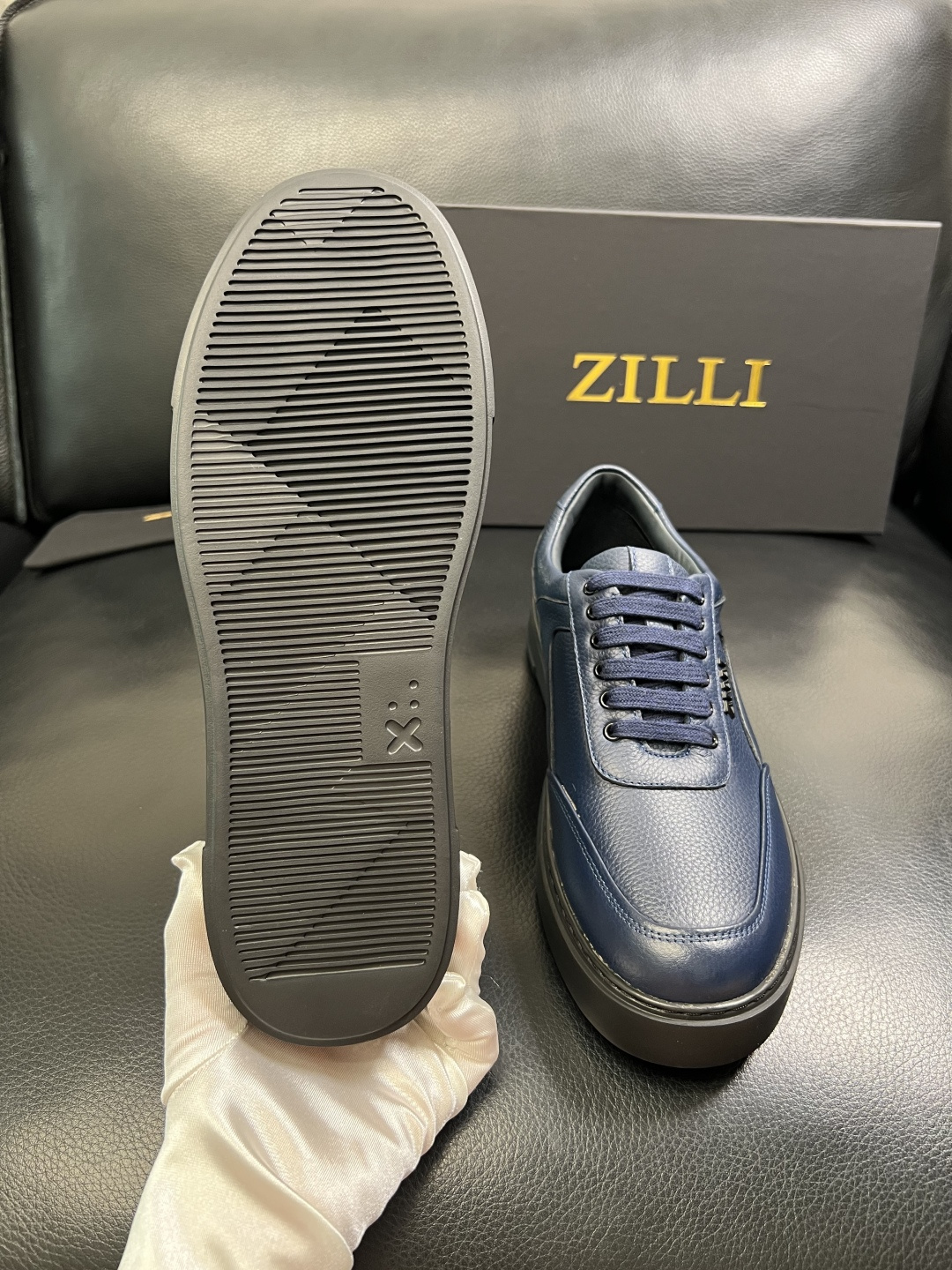 ZILLI 高品质 顶级工艺品 专柜同步发售原厂配置，意大利进口原版牛皮面料，进口水染牛里 ，鞋底：原厂