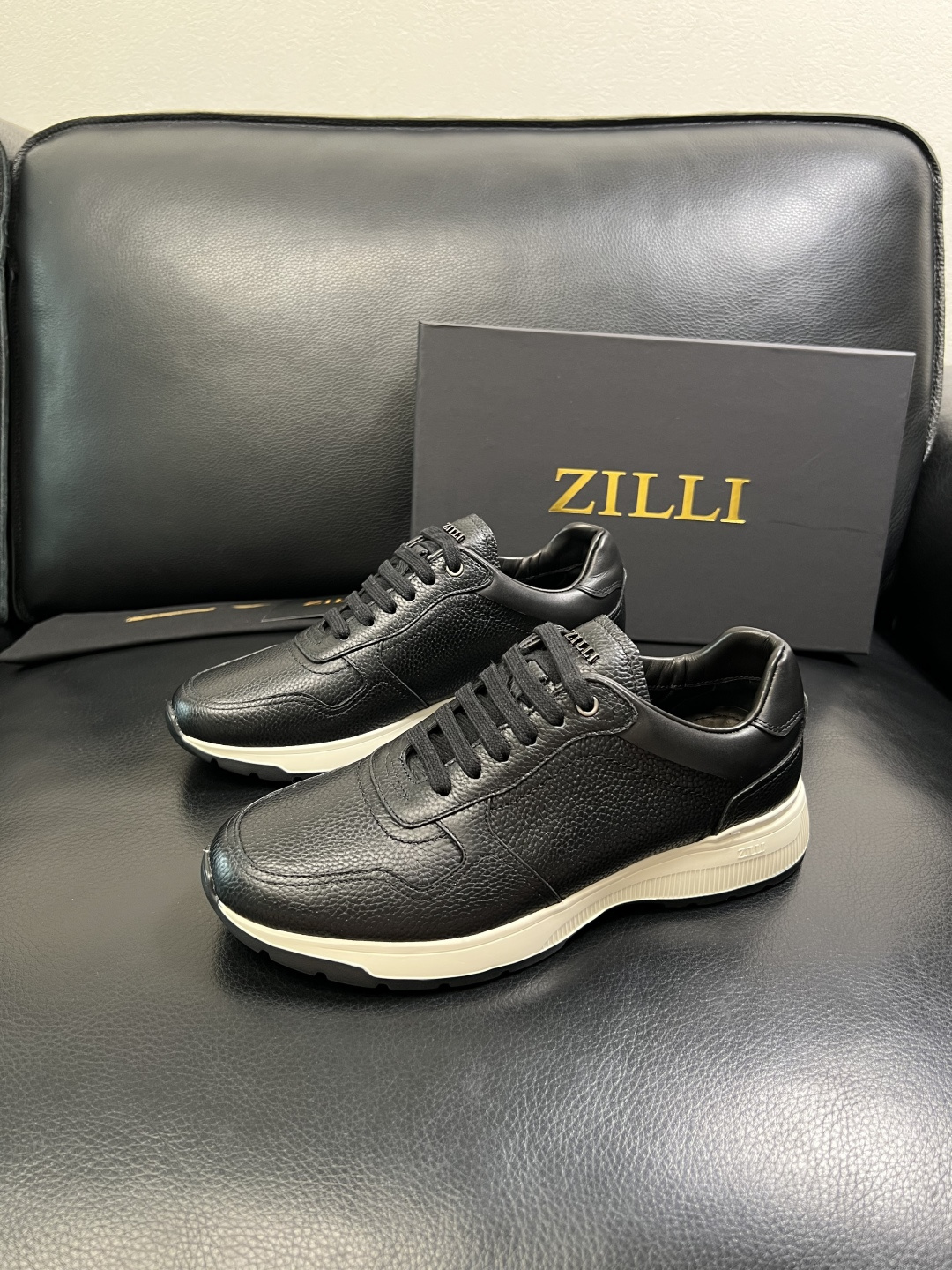 ZILLI 高品质 顶级工艺品 专柜同步发售原厂配置，意大利进口原版牛皮面料，进口水染牛里 ，鞋底：原厂