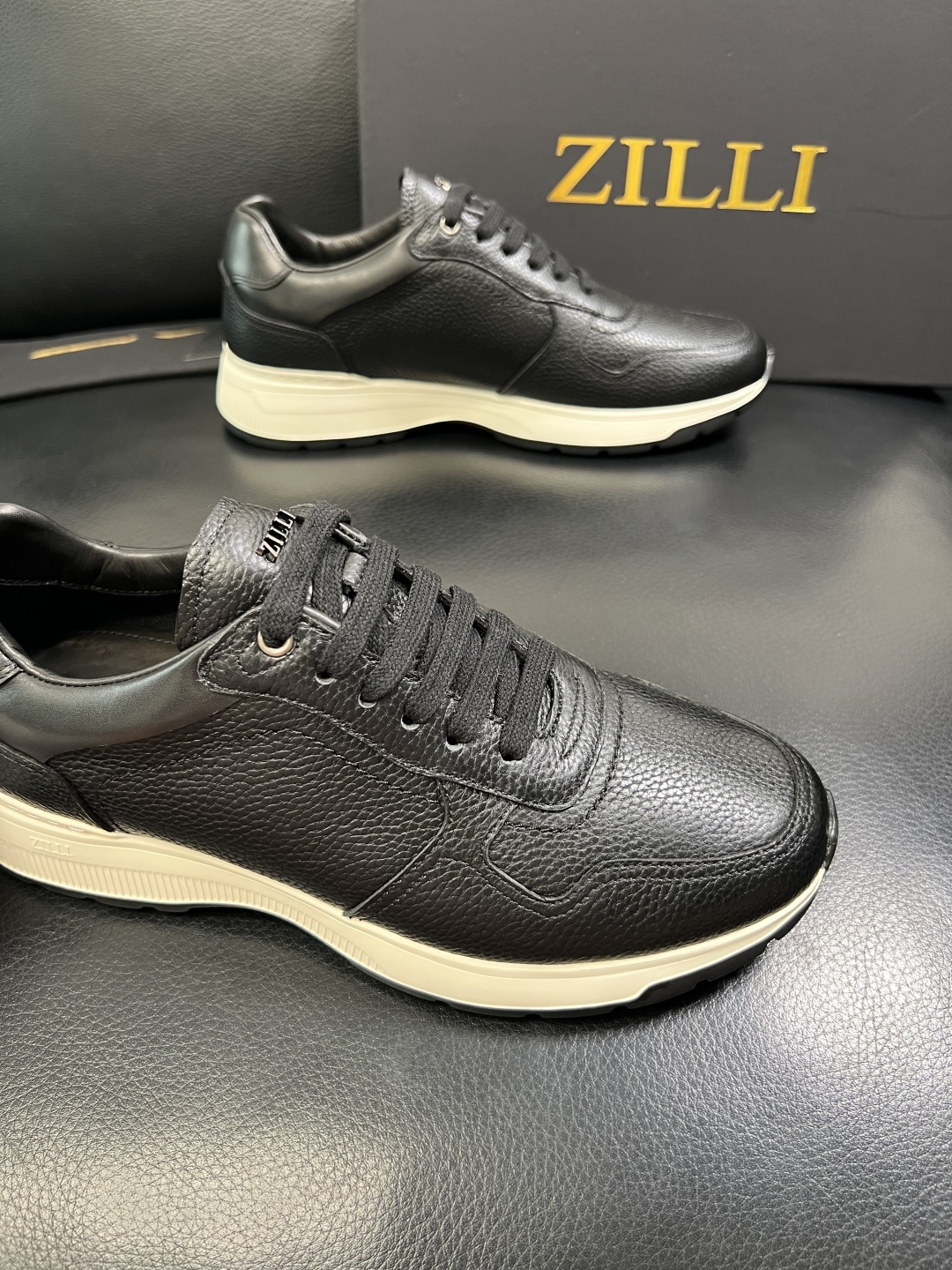 ZILLI 高品质 顶级工艺品 专柜同步发售原厂配置，意大利进口原版牛皮面料，进口水染牛里 ，鞋底：原厂