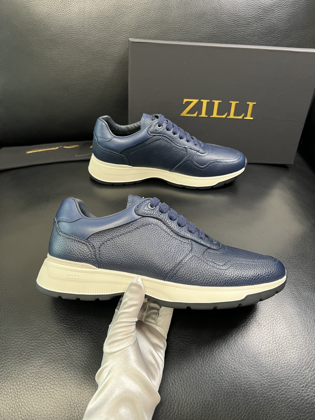 ZILLI 高品质 顶级工艺品 专柜同步发售原厂配置，意大利进口原版牛皮面料，进口水染牛里 ，鞋底：原厂