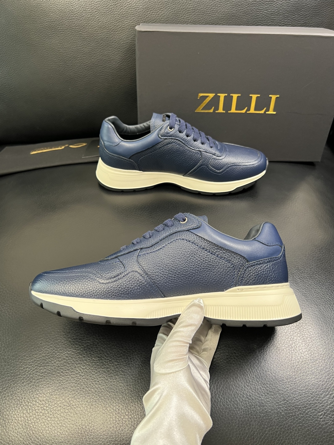 ZILLI 高品质 顶级工艺品 专柜同步发售原厂配置，意大利进口原版牛皮面料，进口水染牛里 ，鞋底：原厂